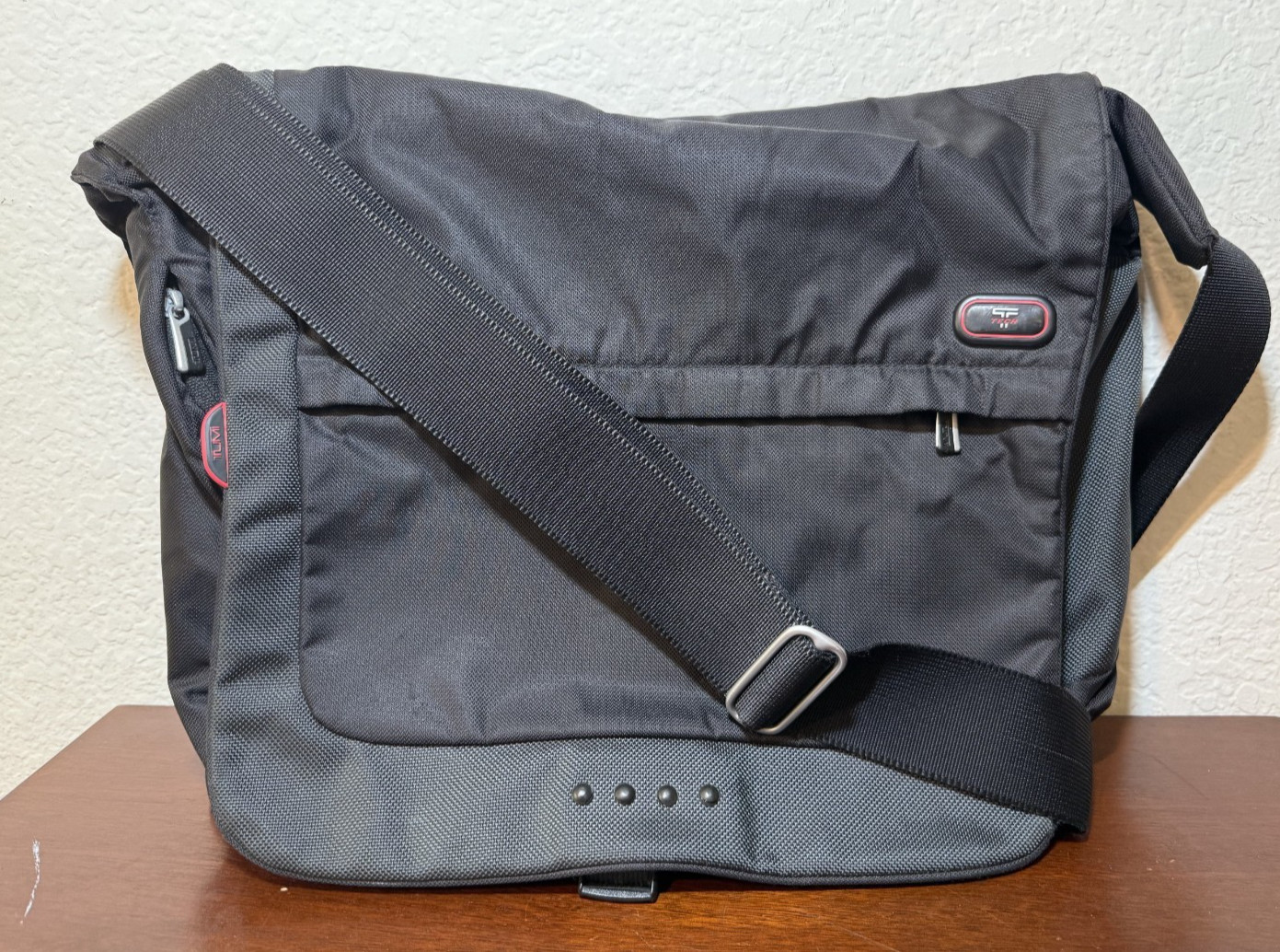 Tumi T-Tech 5112D Messenger Shoulder Bag Laptop Nylon Black VGUC