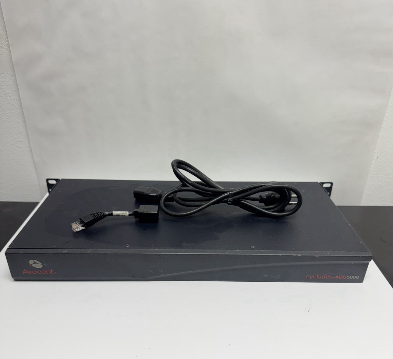 Avocent Cyclades ACS5008 8-Port Console Server 520-726-501 w/Cables