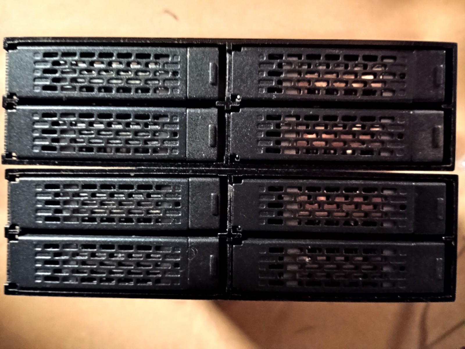 DUAL ICY DOCK 4 BAY 2.5 SAS/SATA HDD ENCLOSURES WITH HDD SCREWS
