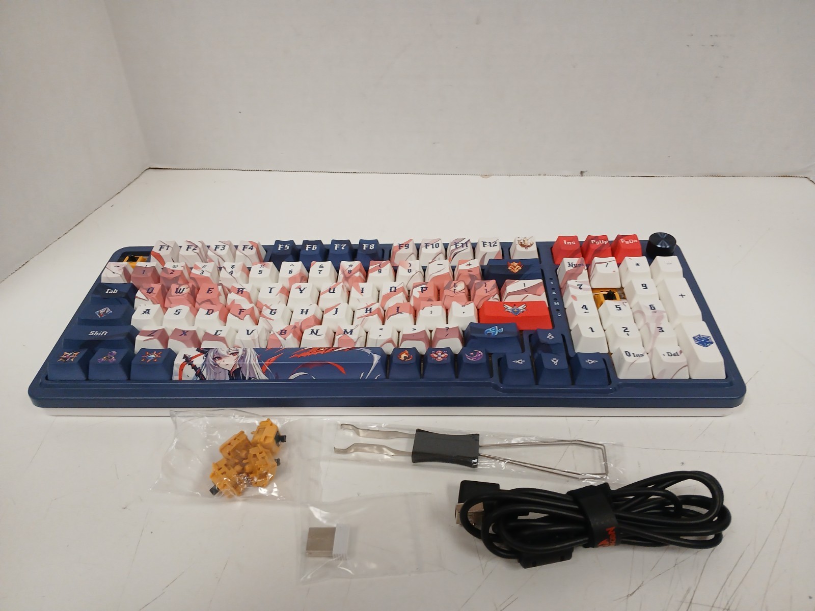 Redragon EISA K686 PRO RGB Gasket Hot-Swappable Mechanical Keyboard   *READ*