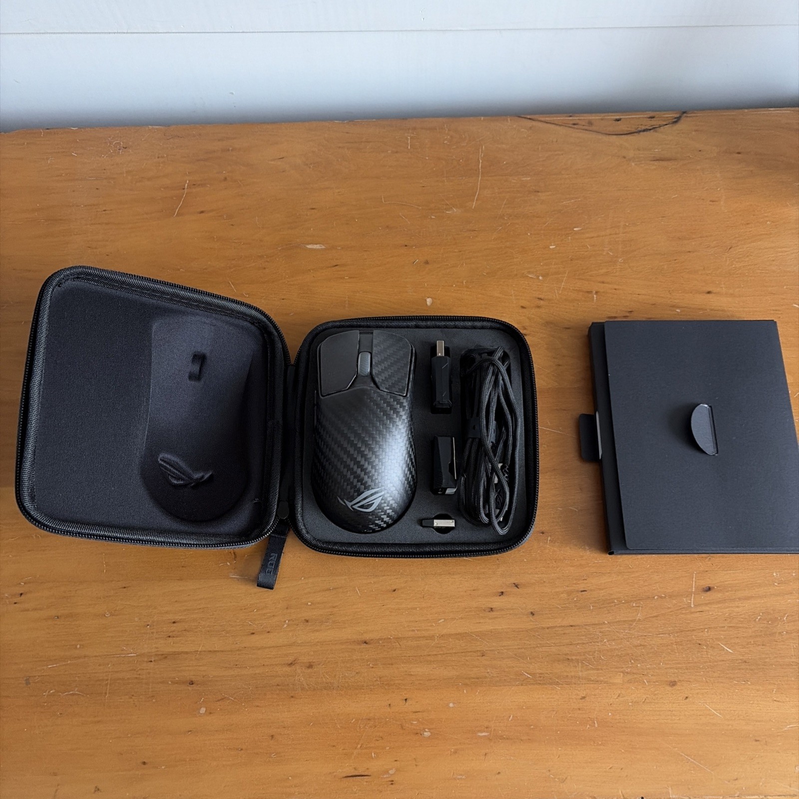 Asus ROG Harpe Ace Extreme - Carbon Fiber Wireless Lightweight Gaming Mouse