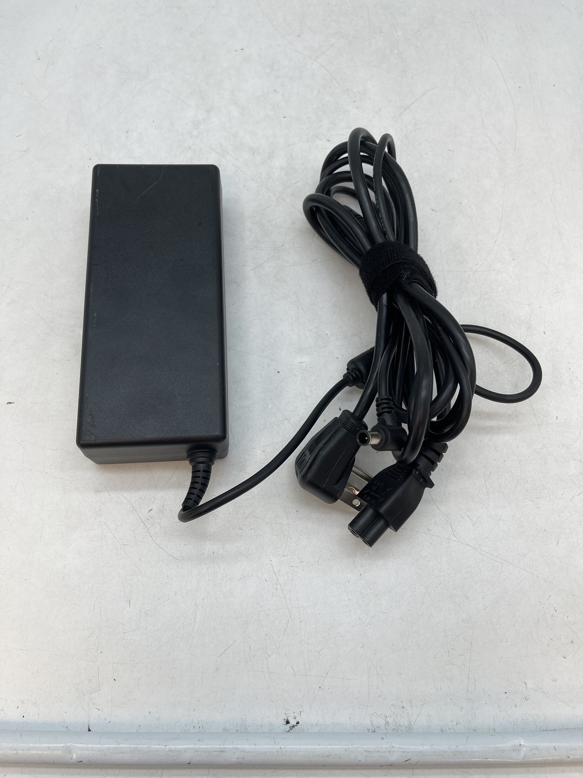 LG LCAP31 AC Adaptor 19V 7.37 A - (Black) - Original OEM LG LCAP31 (Brand New)