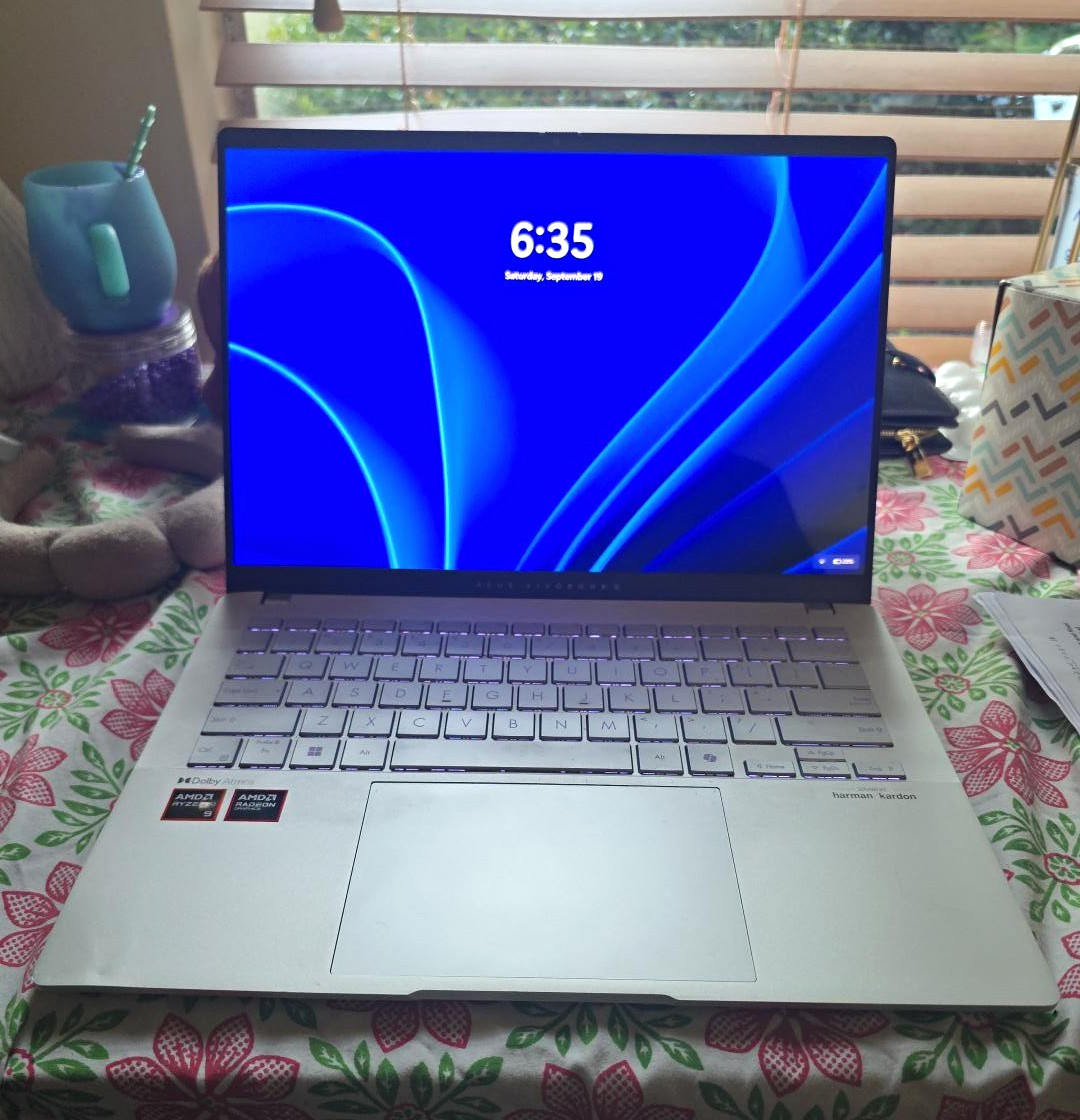 ASUS Vivobook S 14 OLED - Ryzen AI 9 / 24GB RAM/ 1TB SSD