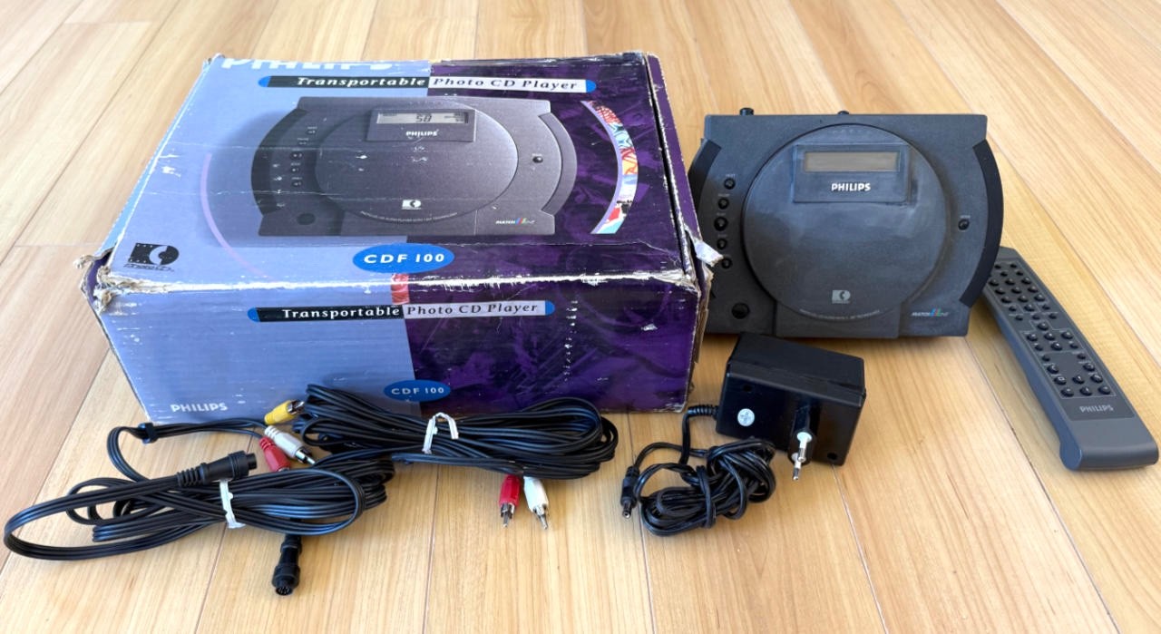 Phillips CDF 100 Photo CD Player in original box - Origin of Apple PowerCD