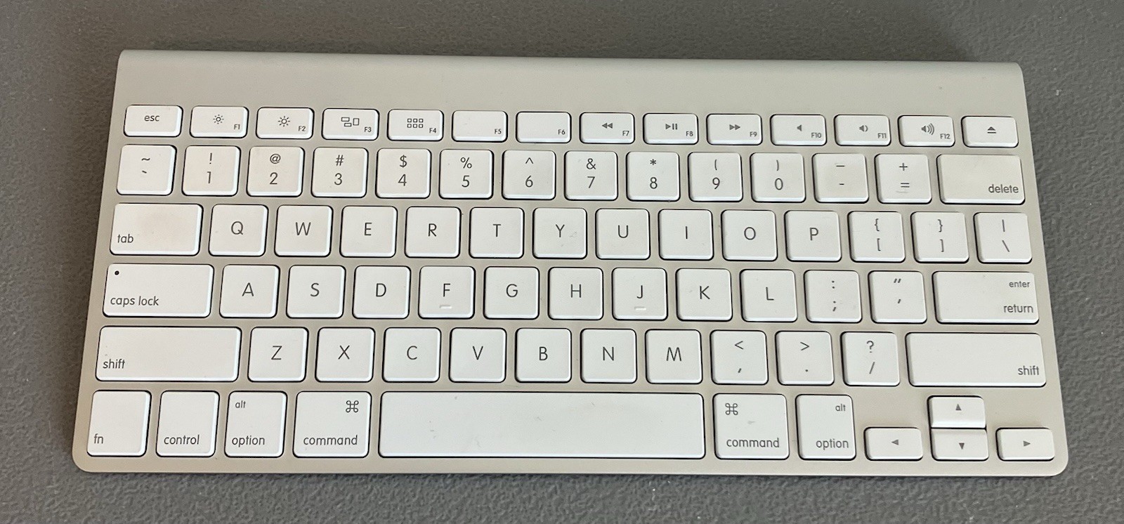 GENUINE Apple Wireless Bluetooth Keyboard A1314 Mac Aluminium AA Batteries