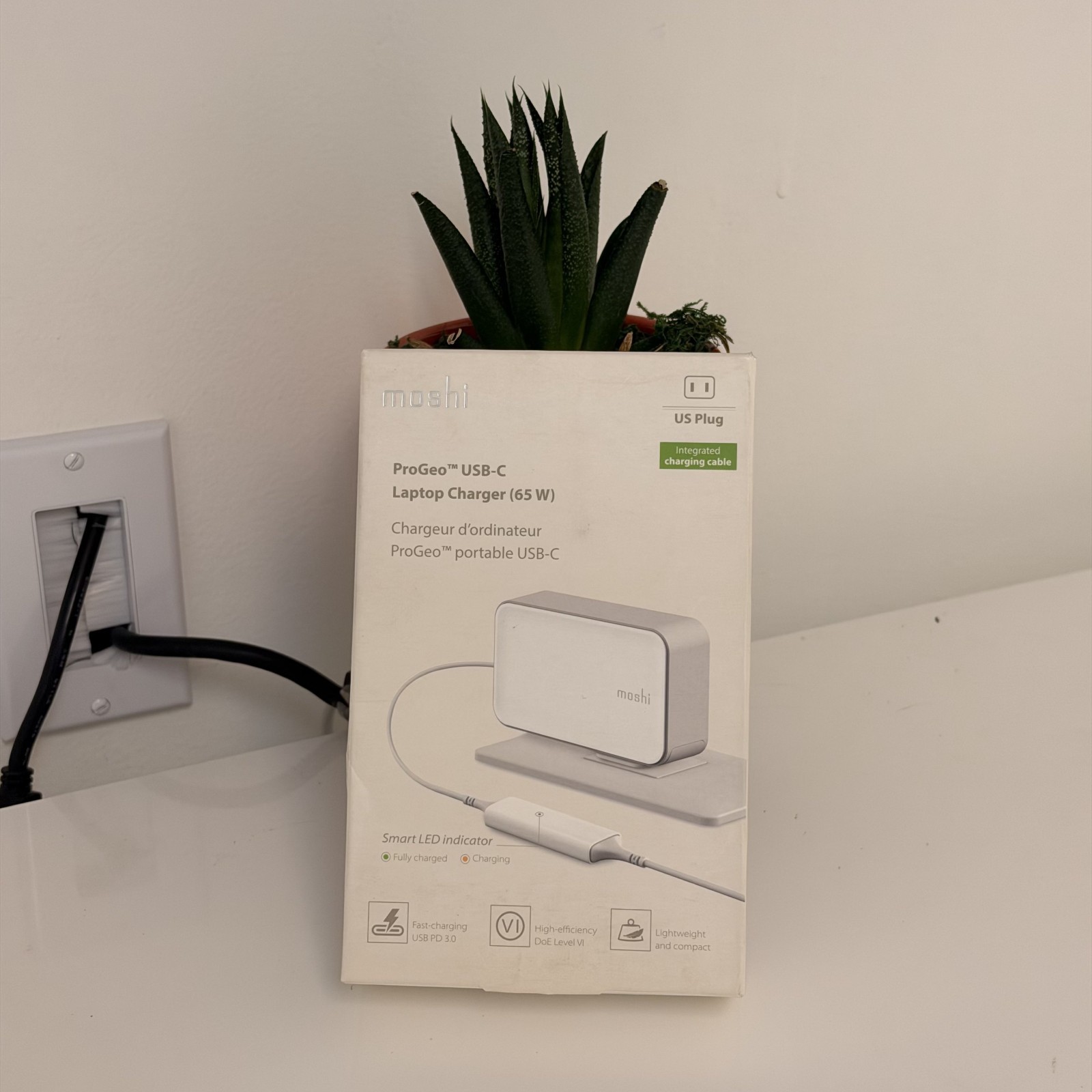 New Moshi ProGeo USB-C Laptop Charger 65W White/Silver 99MO022146