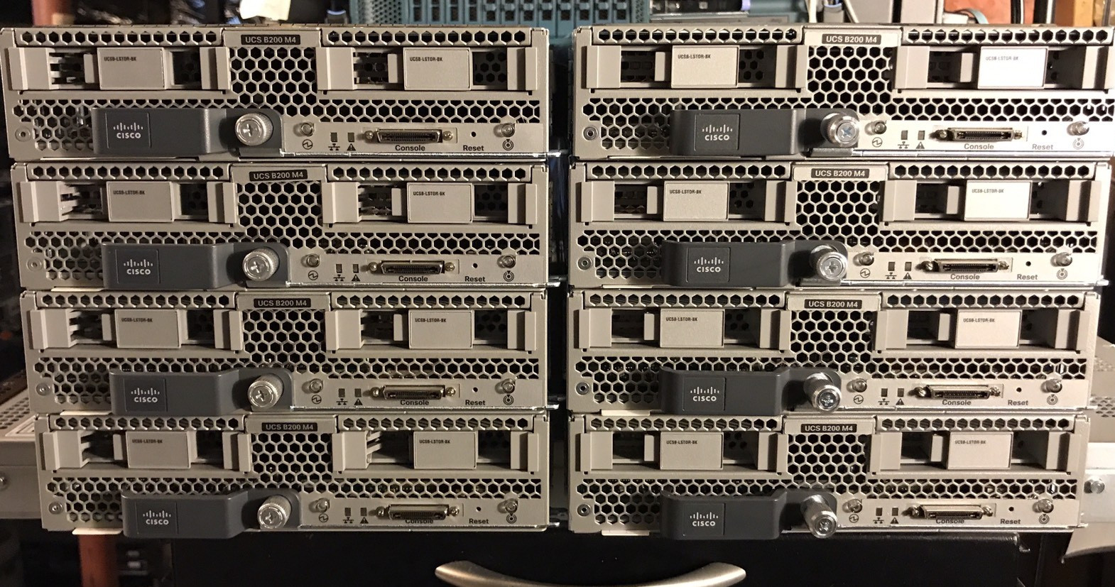 Cisco B200 M4 Two E5-26xx V3/V4 0GB RAM Blade Server 2x SFF VIC1240 2x Heat Sink