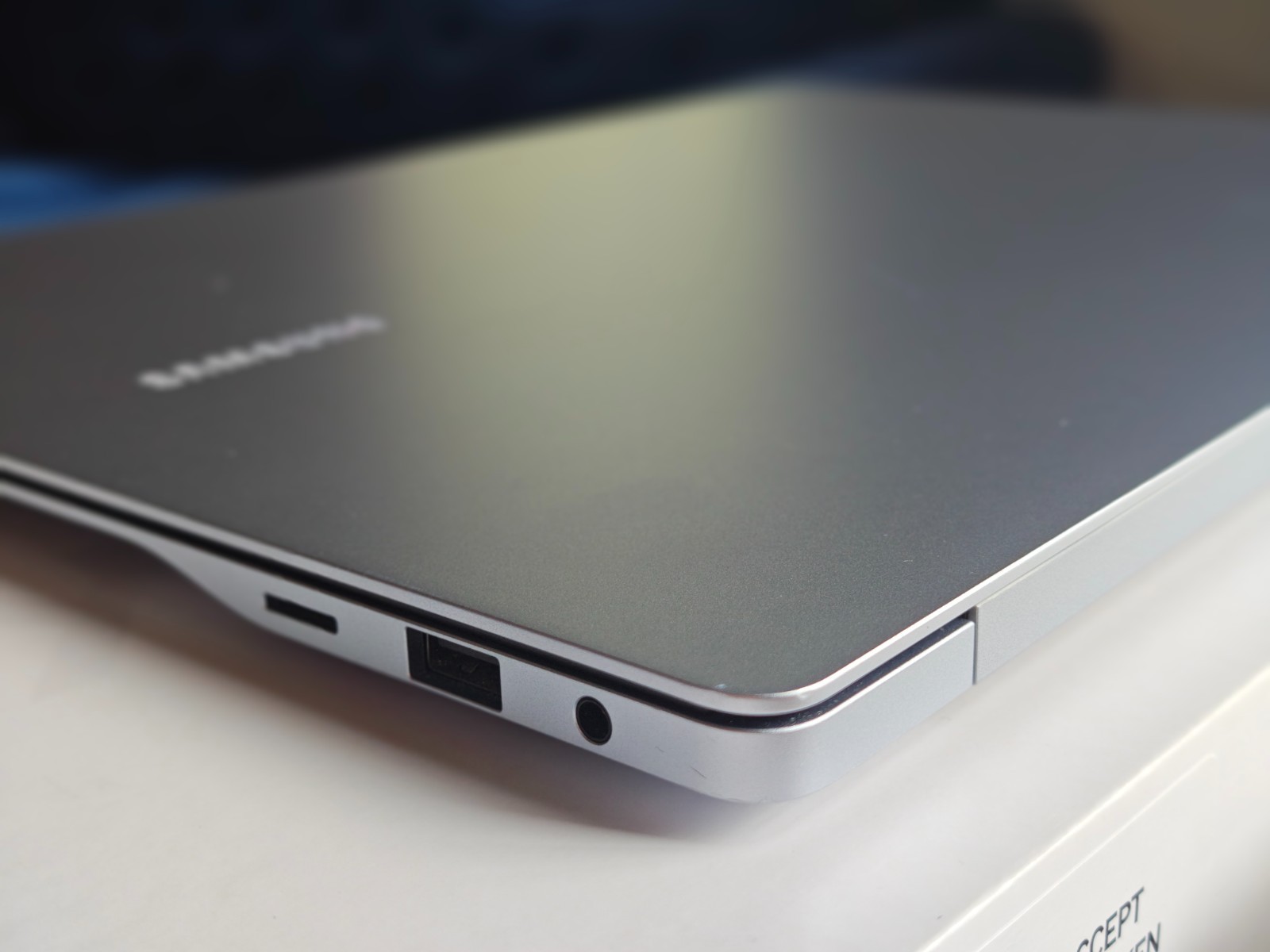 SAMSUNG GALAXY BOOK4 EDGE 16 INCH AMOLED SNAPDRAGON X ELITE SEE DETAILS
