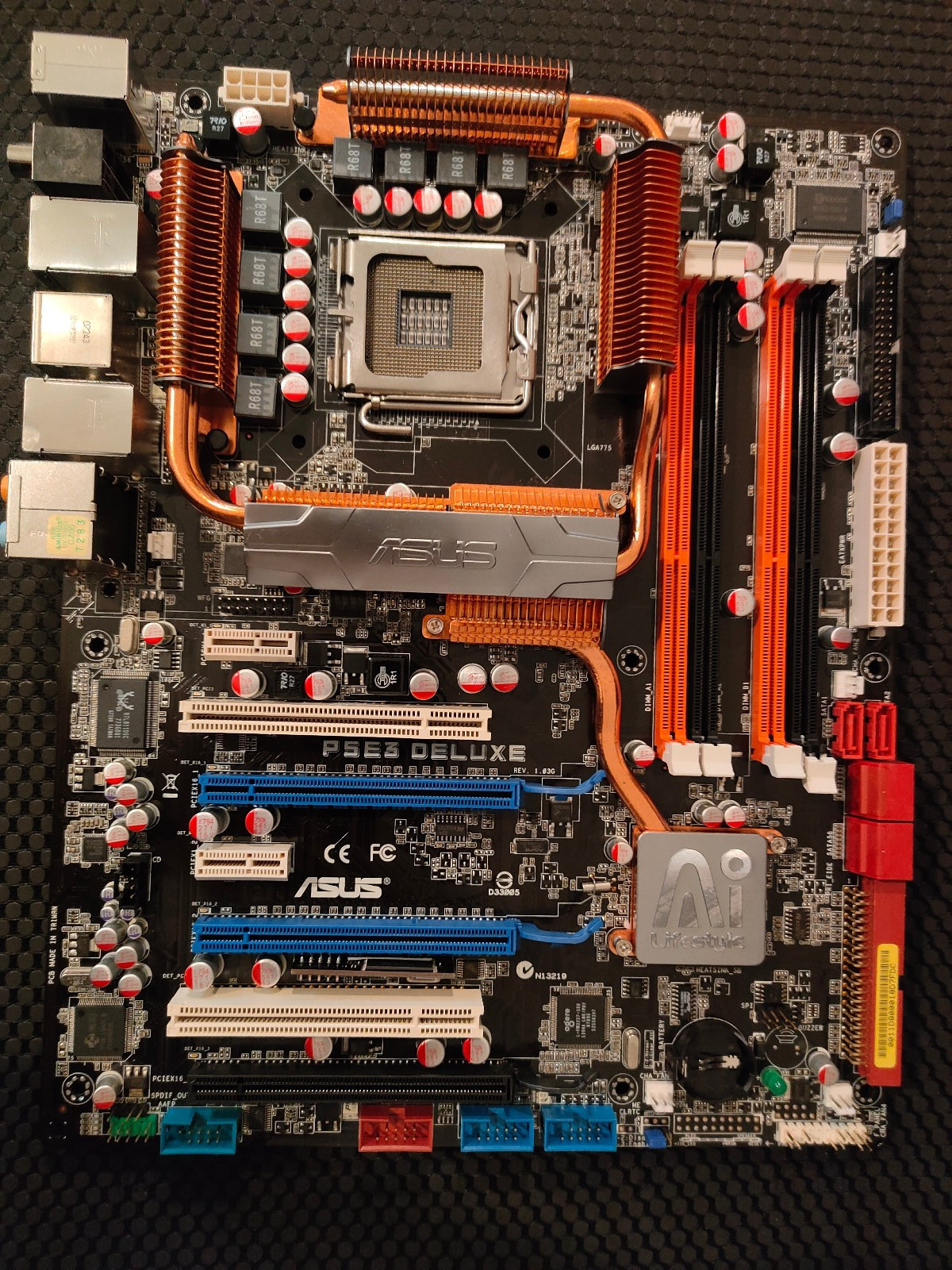 Asus P5E3 Deluxe Socket 775 DDR3 Intel X38 chipset HighEnd 2007 motherboard
