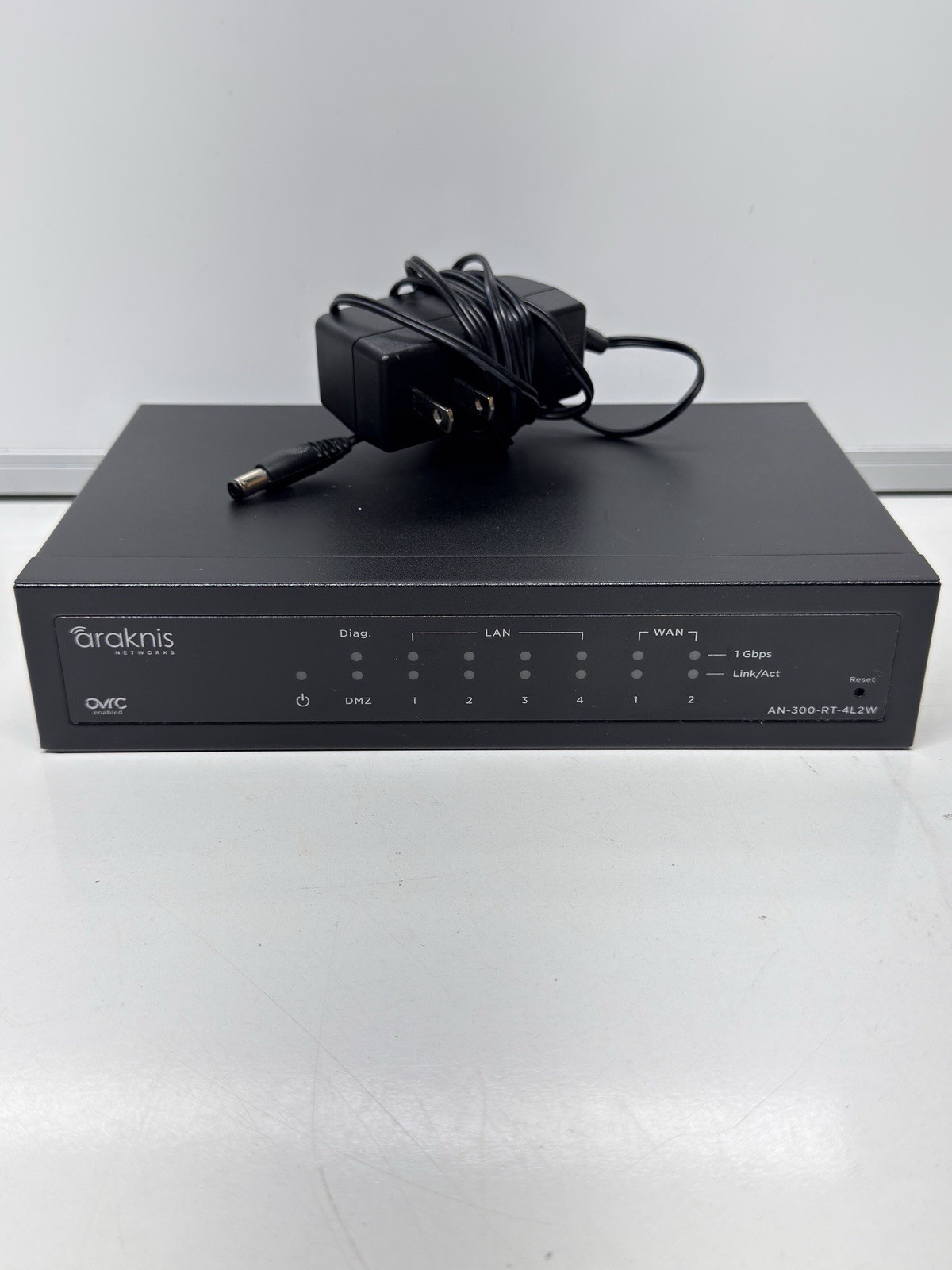 Araknis AN-300-RT-4L2W Dual Wan Gigiabit VPN Router
