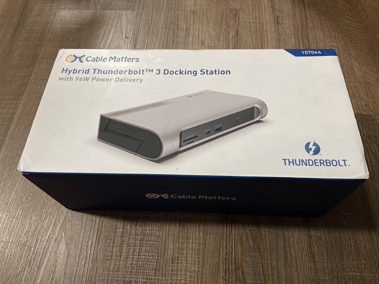 Cable Matters Hybrid Thunderbolt 3 Docking Station 96W Power Delivery 107044