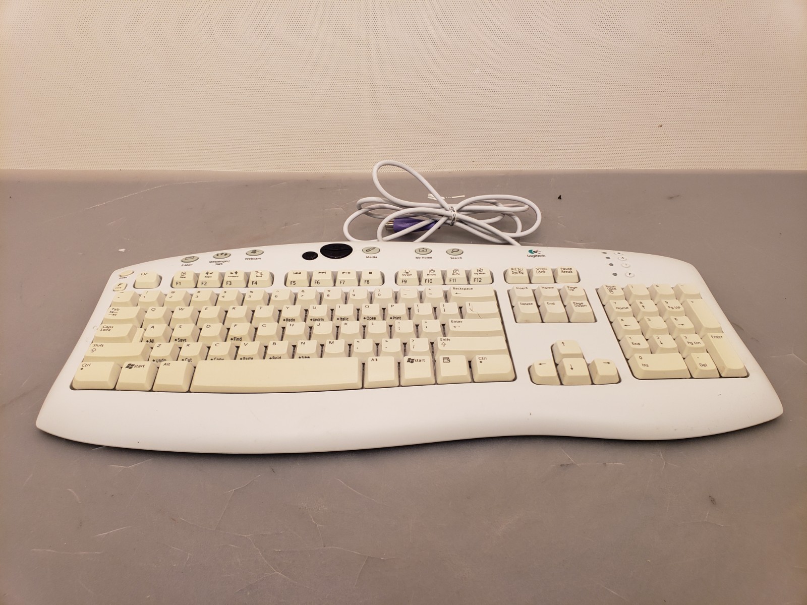 Vintage Logitech Access Wired Keyboard Y-SR34 White PS/2 **Tested