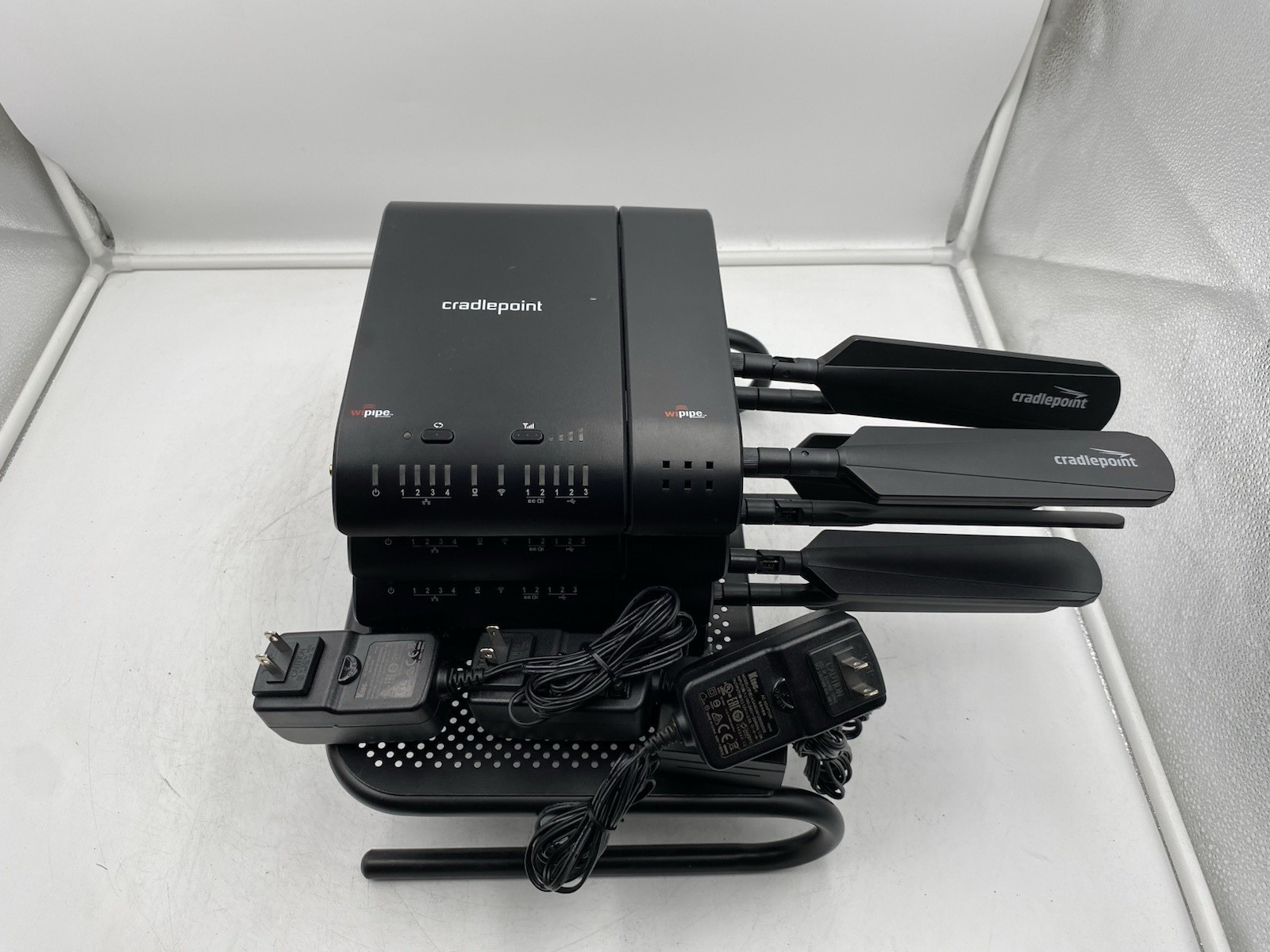 Lot of 4 CRADLEPOINT TECHNOLOGY WIPIPE MBR1400 WIRELESS ROUTER