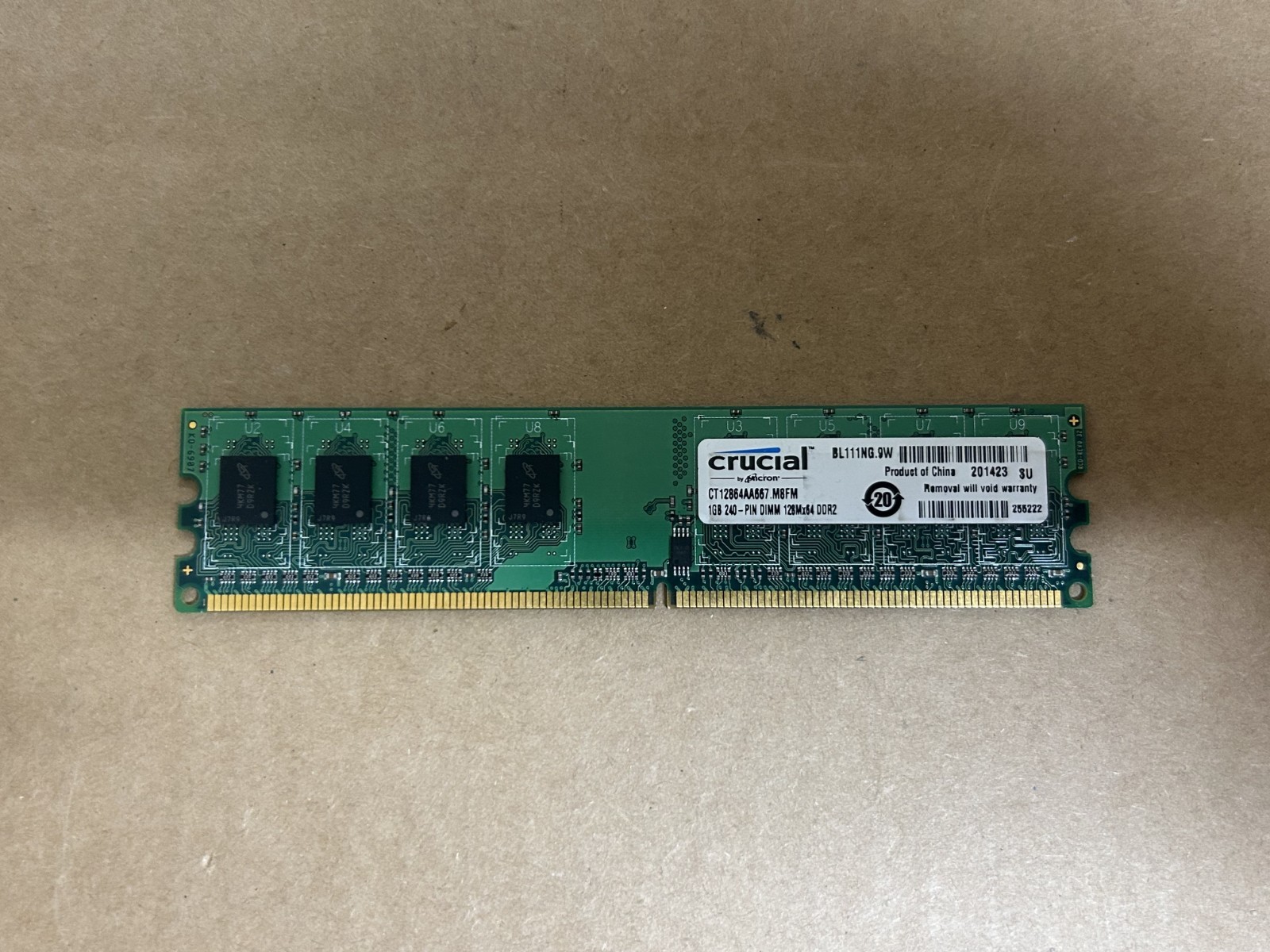 1GB Crucial PC2-5300 (DDR2-667) 1 GB UDIMM CT12864AA667.M8FJ1