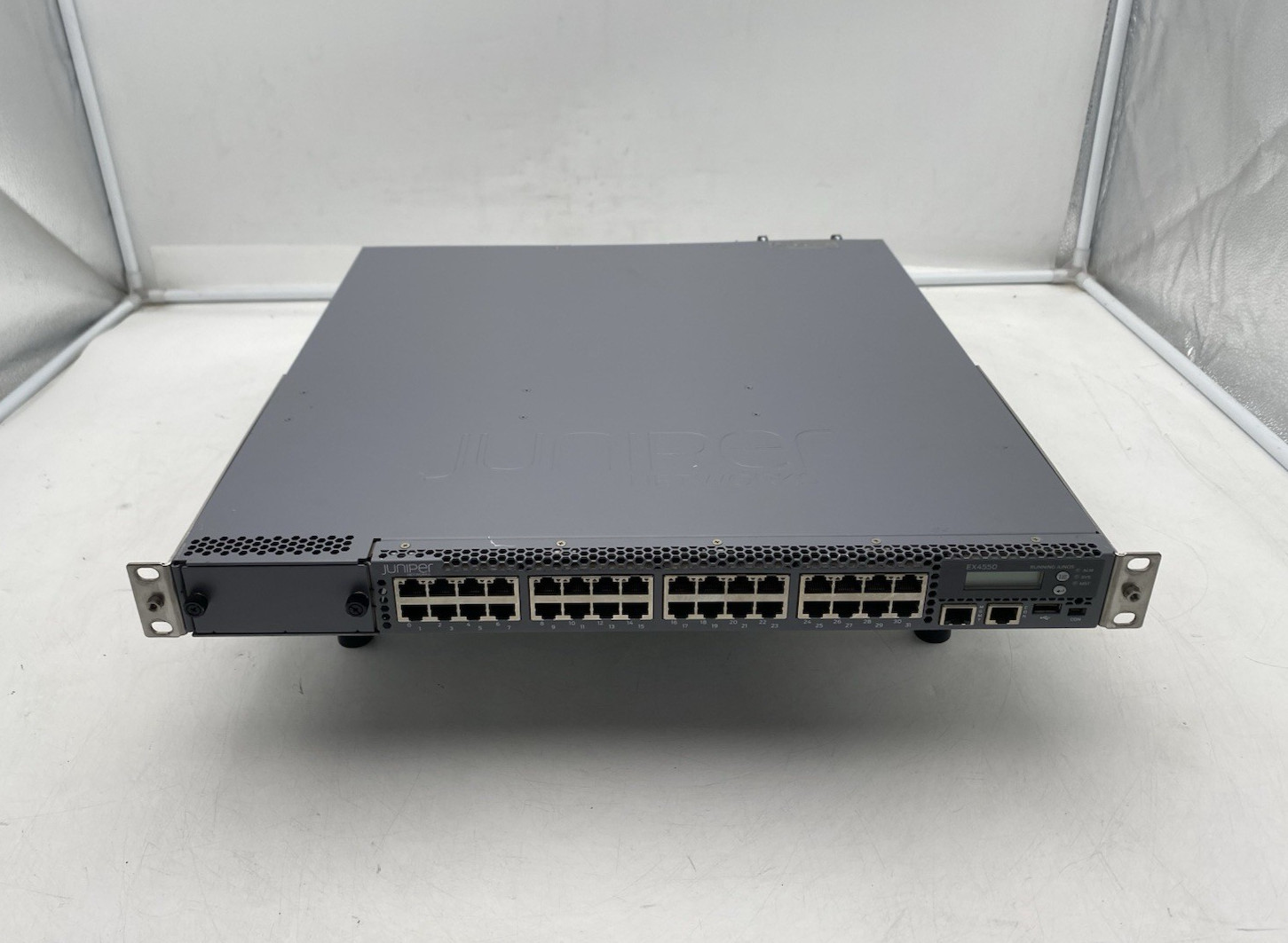 Juniper EX4550-32T-AFO 32-Port 100M/1G/10GBASE-T Switch 650-067041 2*AC 650W PSU
