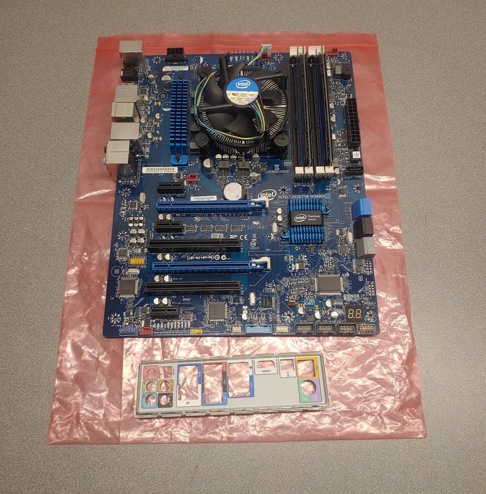 Intel Desktop Board DZ77BH-55K Core i7-2700K, 16GB RAM, IO Shield & Heatsink