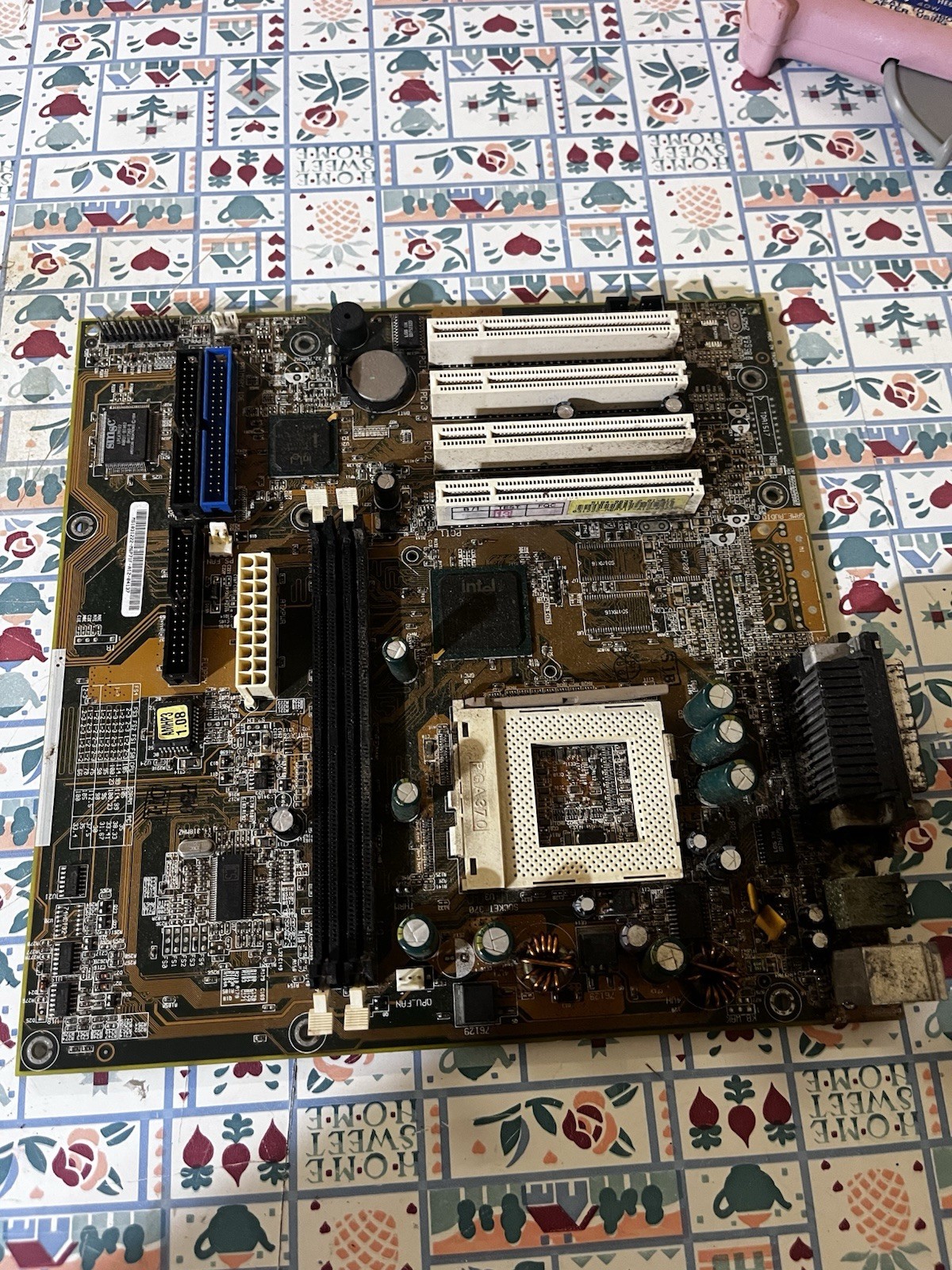 Vintage Intel Socket 370 Computer Motherboard – PCI/AGP – Untested Parts/Repair