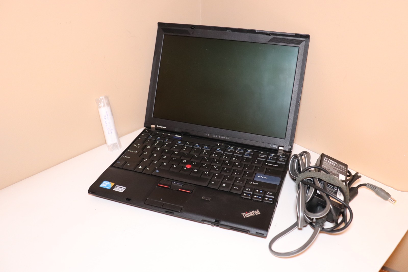 Very Rare Thinkpad x201s 8GB Ram & SSD Ultralight Notebook with Base Station