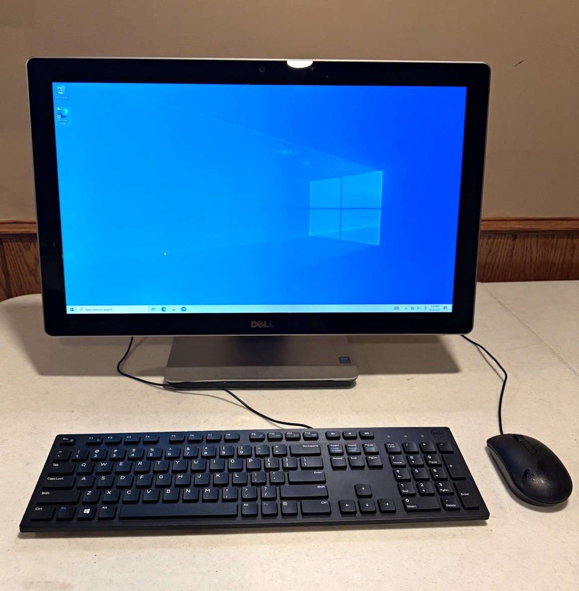 Dell Inspiron 2350 23" Touchscreen All-in-One i5 2.60GHz 8GB 1TB Win10