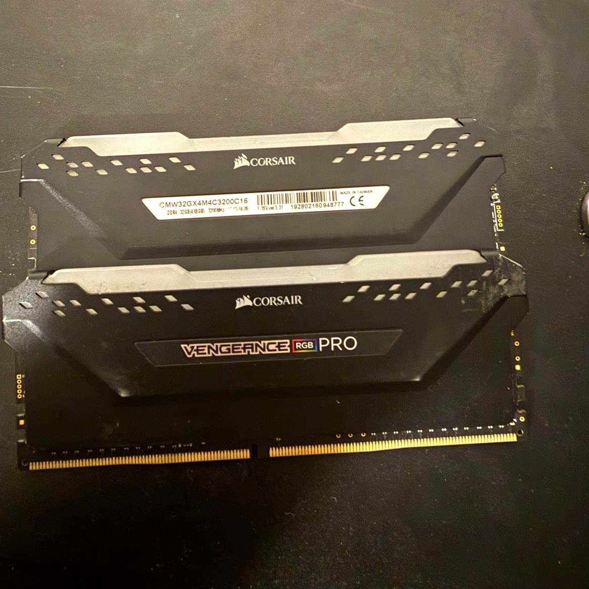 Corsair Vengeance RGB Pro 16GB (2x8GB) DDR4-3200 DIMM RGB CMW32GX4M4C3200C16