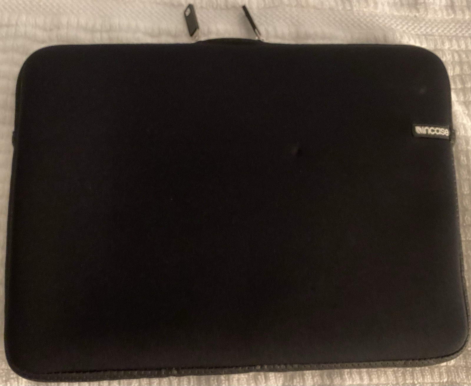 INCASE Laptop Case Black White Interior Zippered. OS-2006