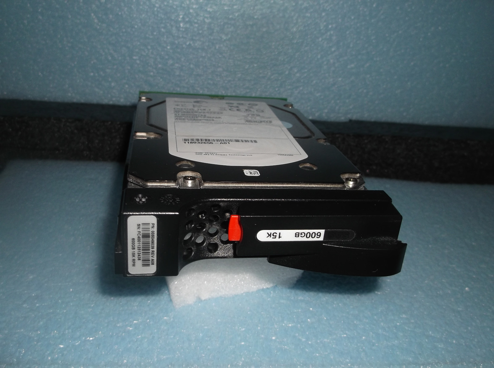 EMC vnxe  005049039 600GB 15k SAS HARD DRIVE V2-PS15-600   VNXe3150 VNXe3200..