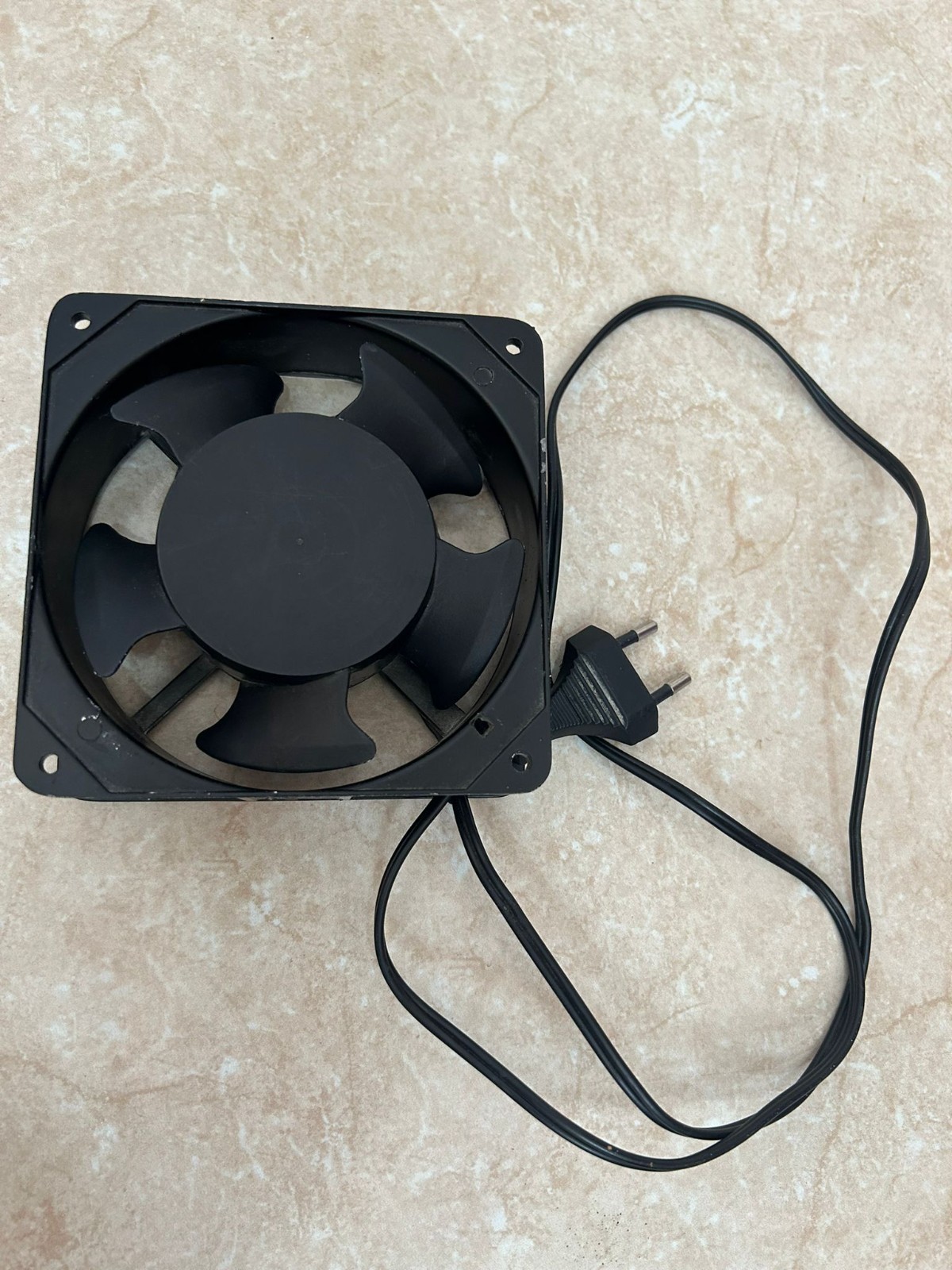 High-Performance Industrial Cooling Fan120mm Power Plug Reliable Efficient
