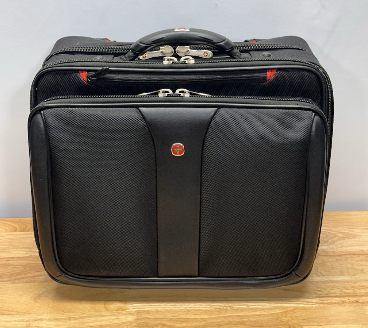 Wenger SwissGear Patriot WA-7953-02 17" Laptop Rolling Business Case Carry-On
