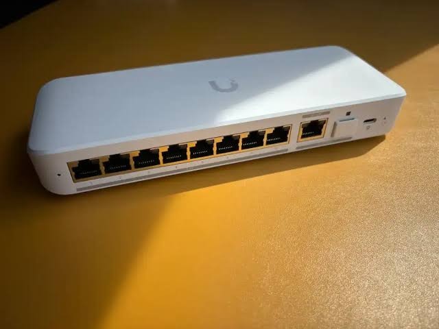 Ubiquiti UniFi USW-Flex-2.5G-8 8-Port 2.5GbE Managed Switch RJ-45 USB-C