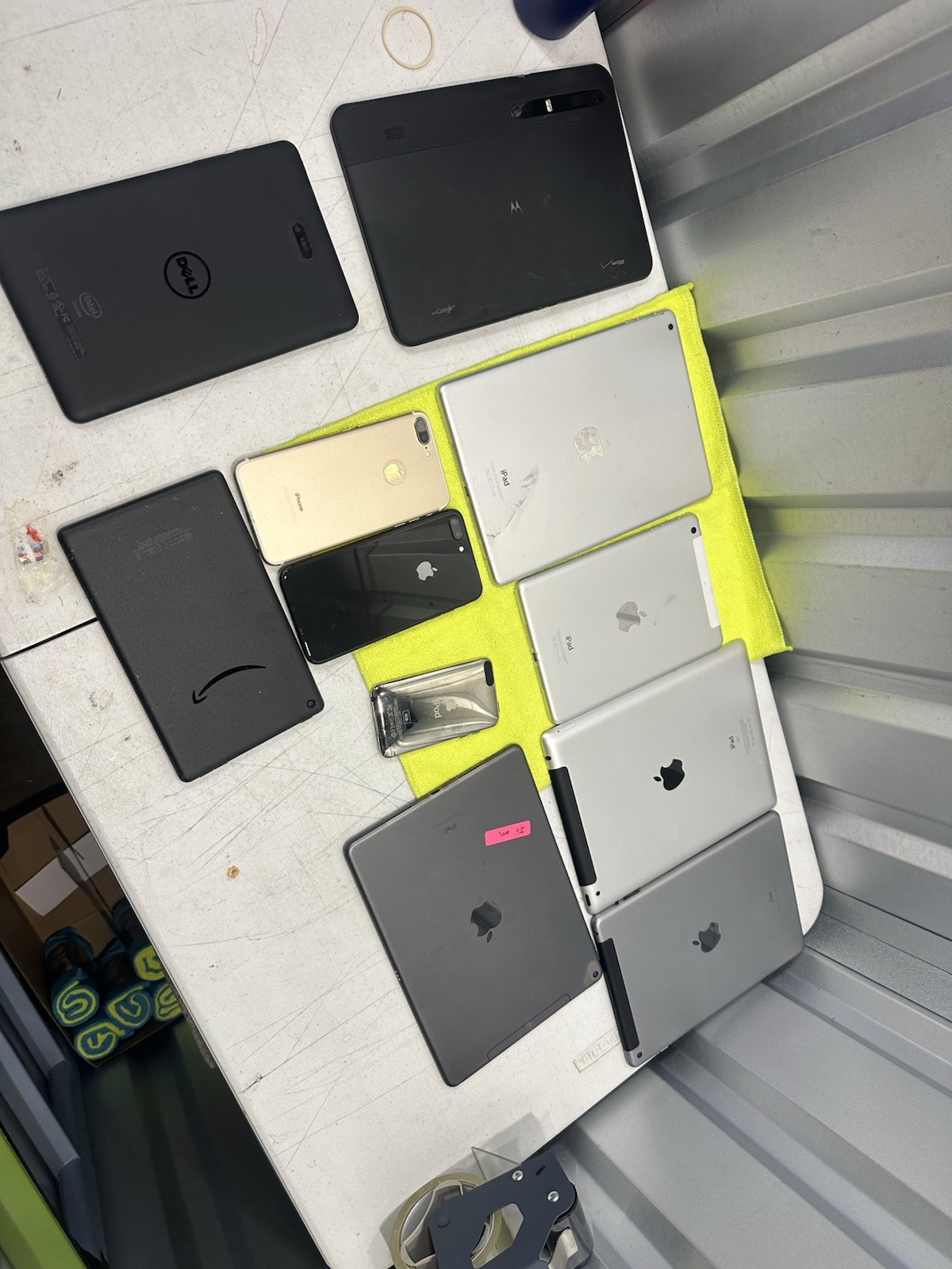 Lot of 11 Apple iPad iPhone iPod Motorola Dell Amazon Tablets Parts Repair
