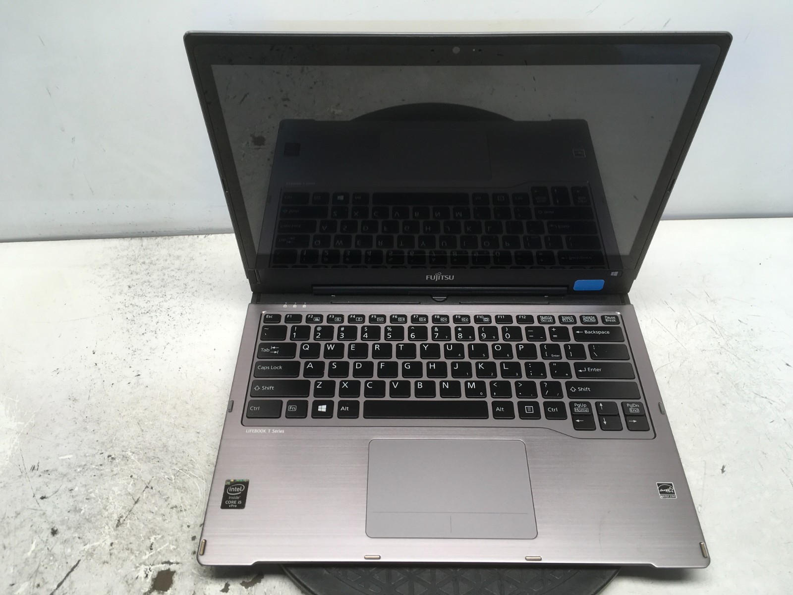 Fujitsu LifeBook T935 Intel i5-5300U 2.3GHz 2 GB NO HDD No Batt