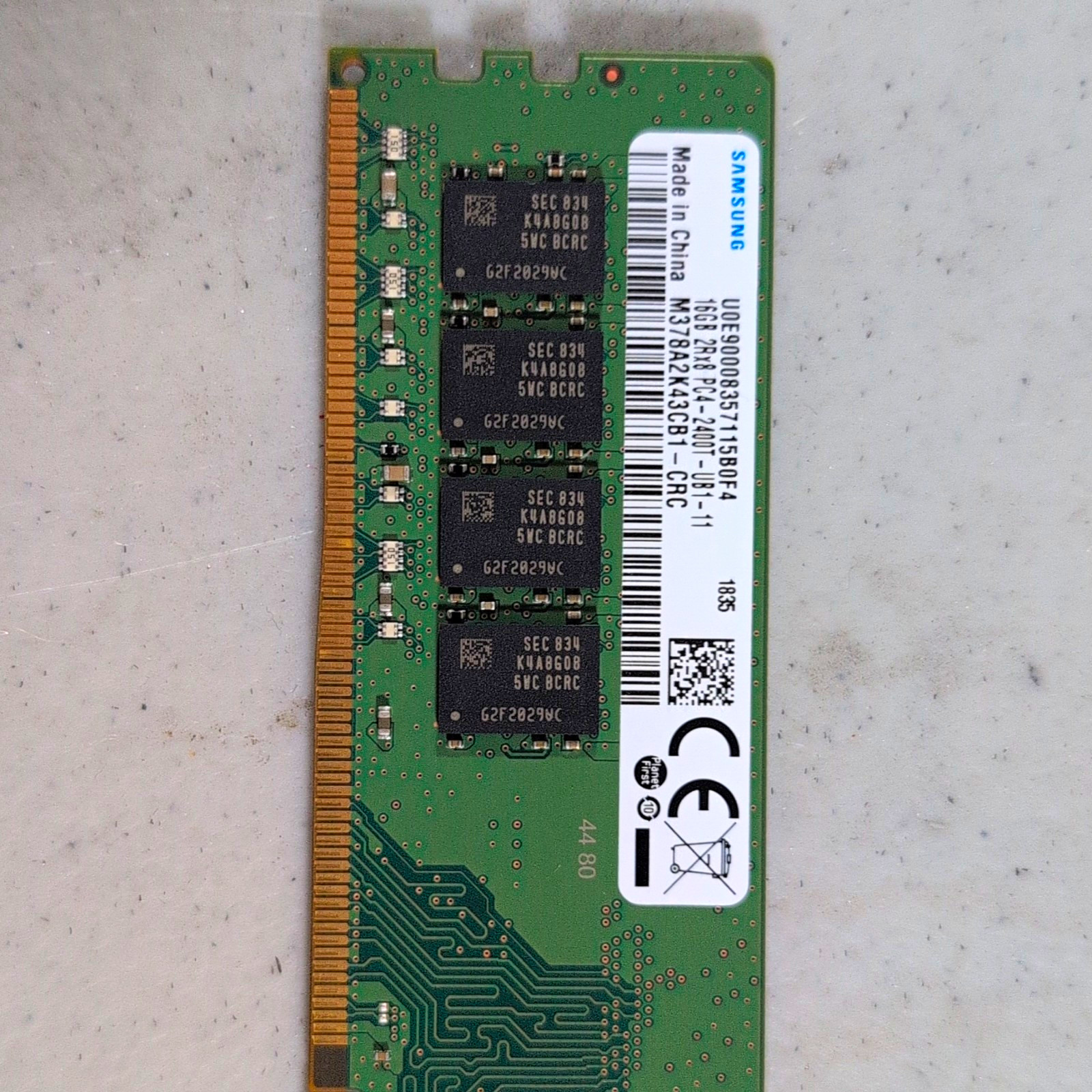 Samsung 16GB DDR4 DIMM 288-Pin PC4-2400T Unbuffered RAM M378A2K43CB1-CRC