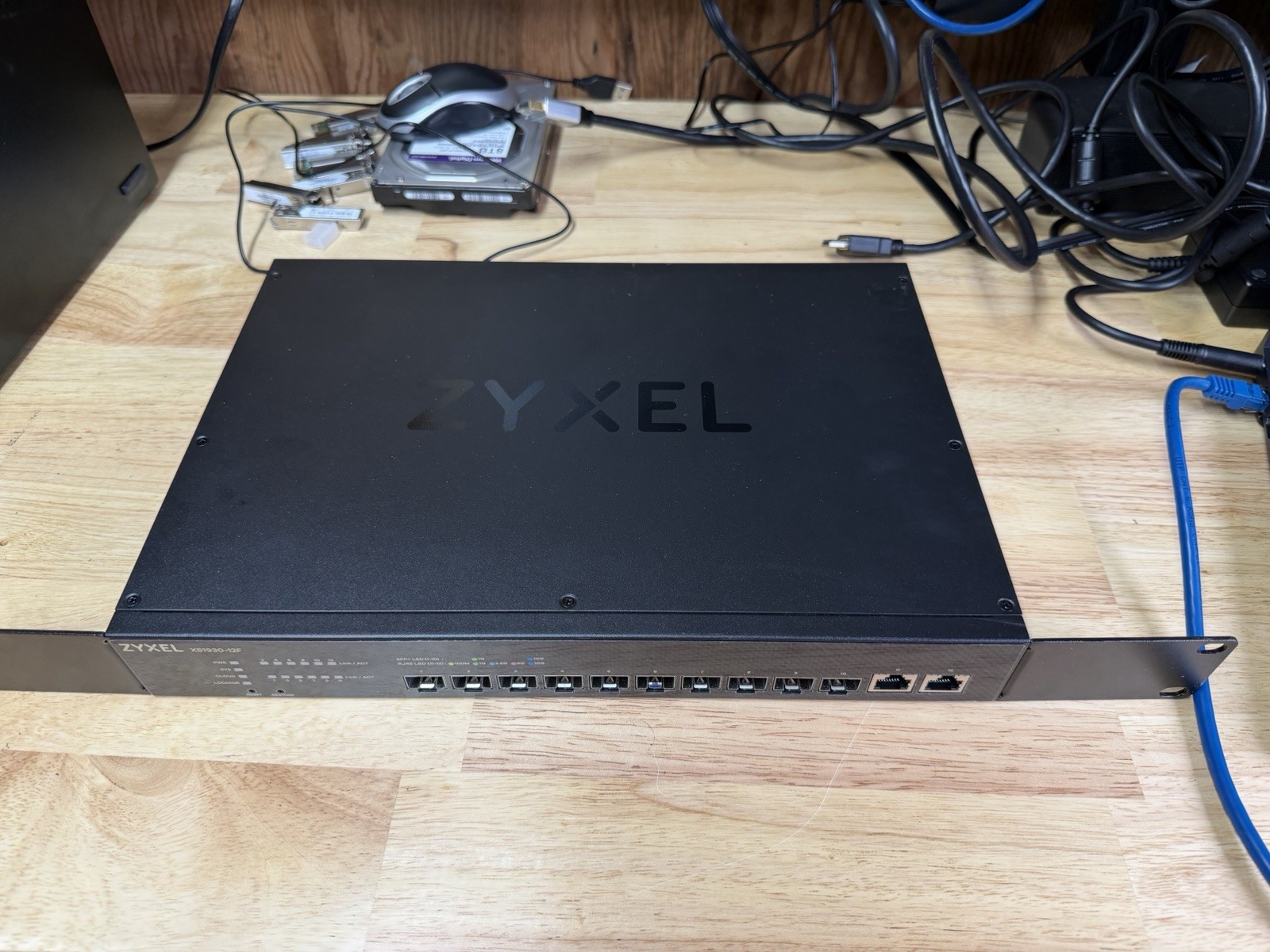 ZYXEL 10-port 10G Smart Managed Fiber Switch with 2 Multi-Gigabit Ports - 2 Port