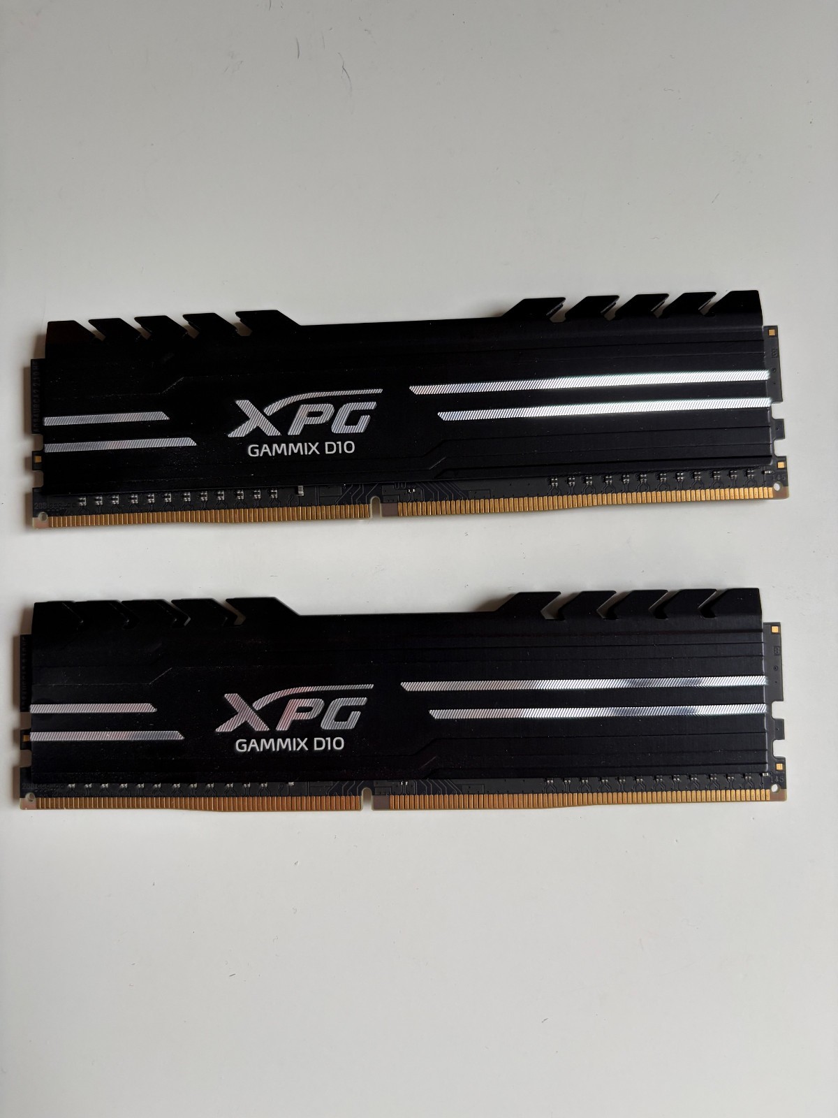 XPG GAMMIX D10 16GB (2x8GB) DDR4-3200 PC4-25600 DIMM AX4U320038G16A-BB10