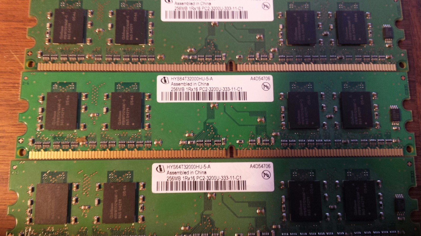RAM Infineon 256 MB,  PC2-3200U-333-11-c1 