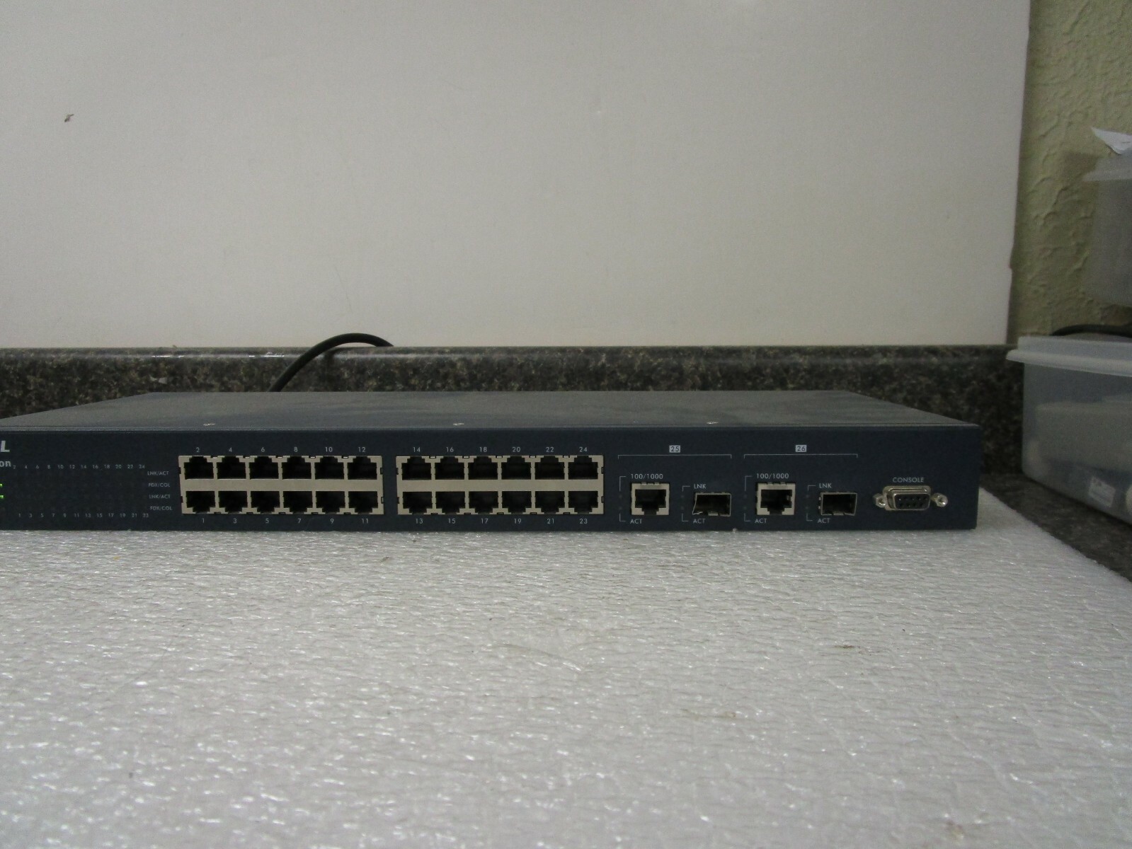 ZyXEL Dimension ES-2024 24 Port Managed Switch 