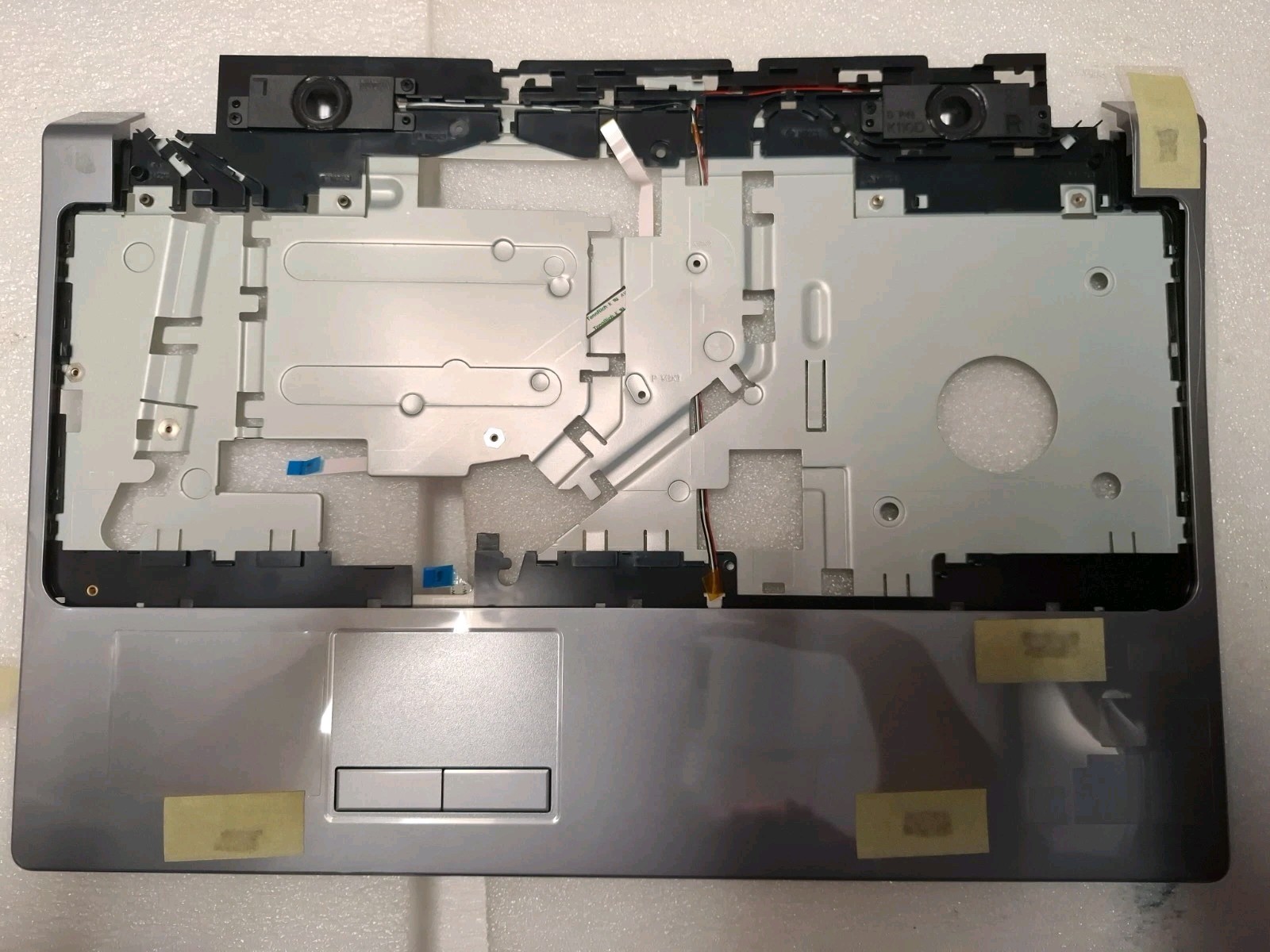 Dell Studio 1737 Palmrest with touchpad and speakers CN-0U731F Ab9