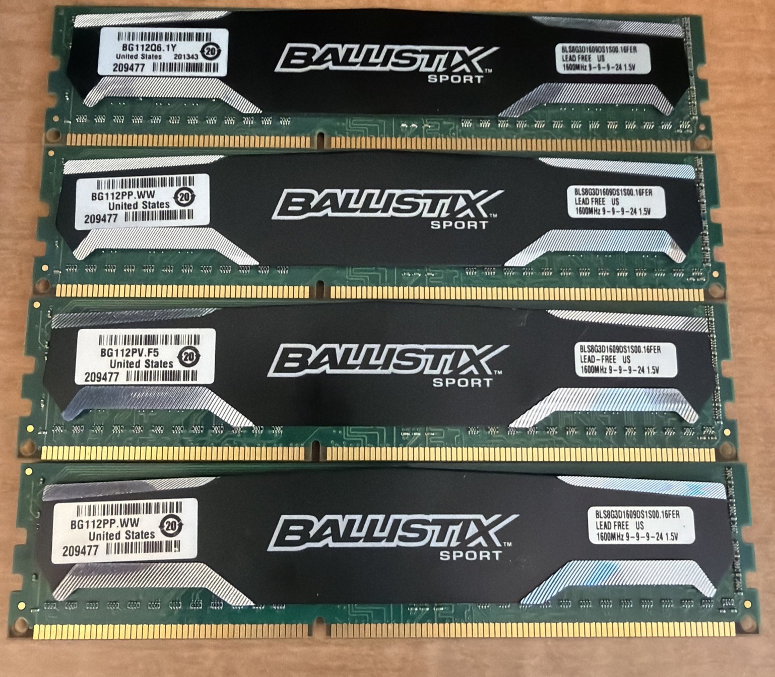 NEW Crucial Ballistix 32GB (4X8GB) DDR3 PC3-12800 Desktop BLS8G3D1609DS1S00