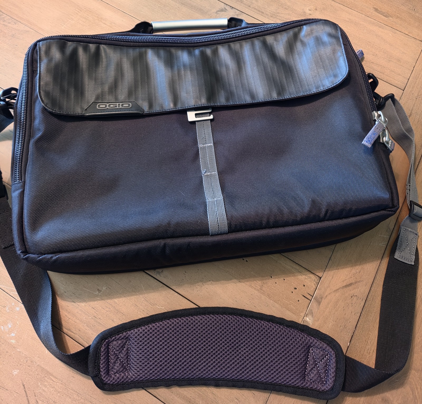 OGIO Messenger Bag Laptop Protection Carrying Case 18" Padded Satchel Briefcase