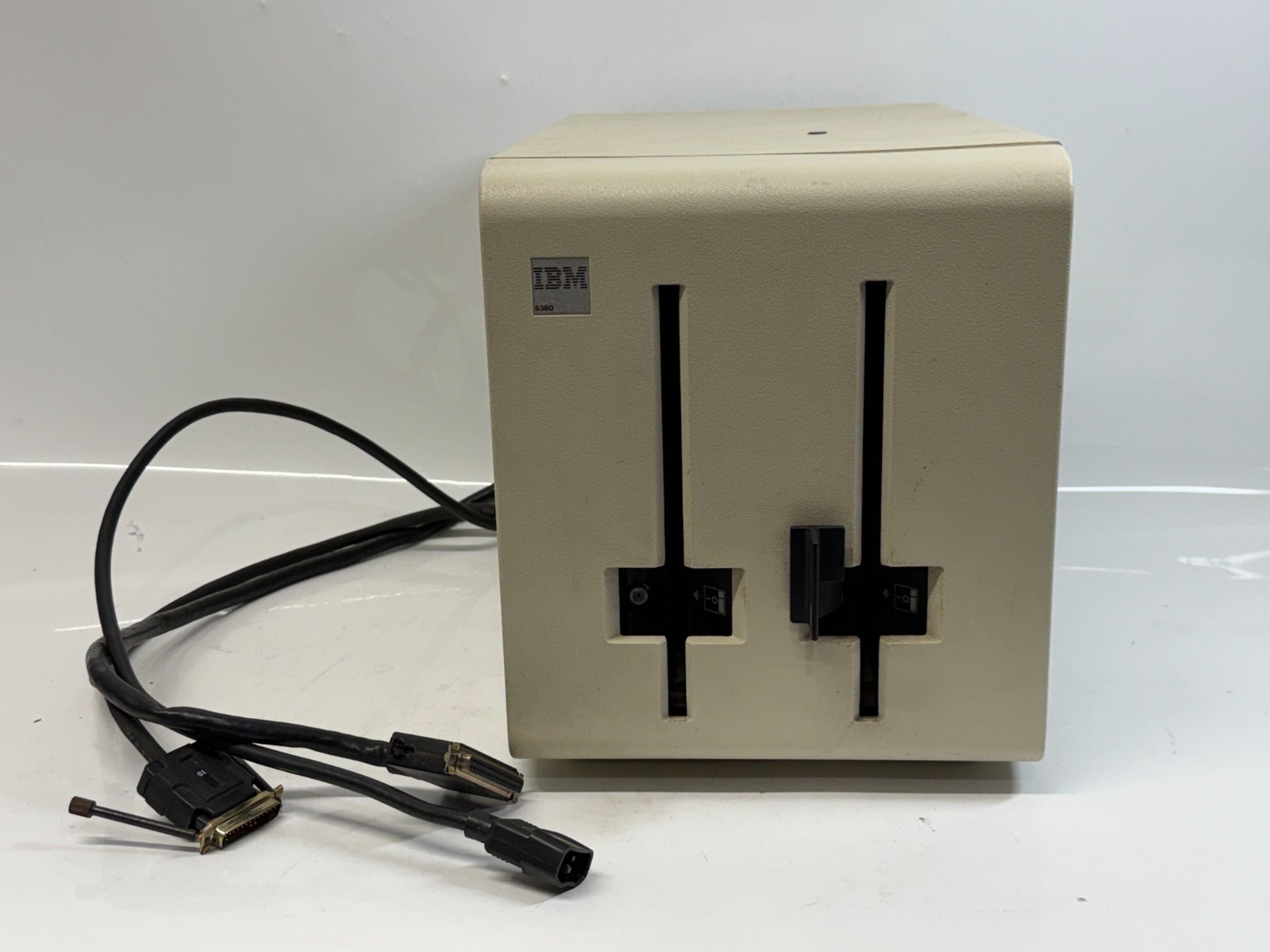 IBM DISPLAYWRITER SYSTEM 8" FLOPPY Disk DISKETTE DRIVE 6360 (Powers On)