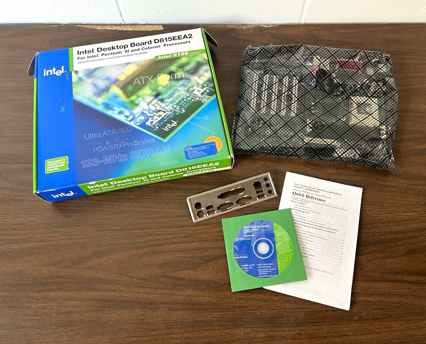 Intel Desktop Board D815EEA2 ATX Socket 370 SDRAM AGP/PCI w/ I/O Shield, Box
