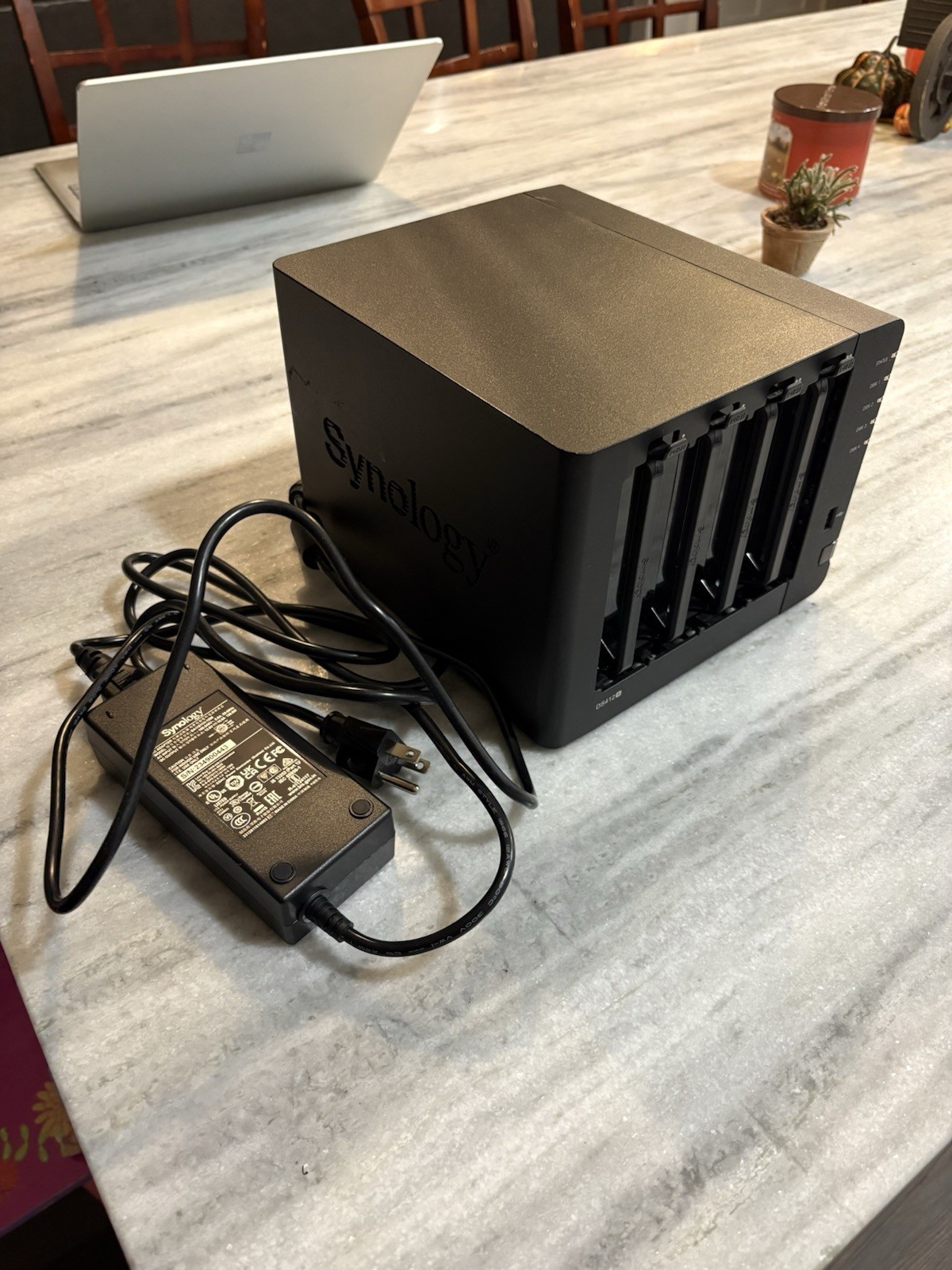 Synology DiskStation DS412+ 4-Bay NAS Blinking Blue Light Parts Repair w/500GB