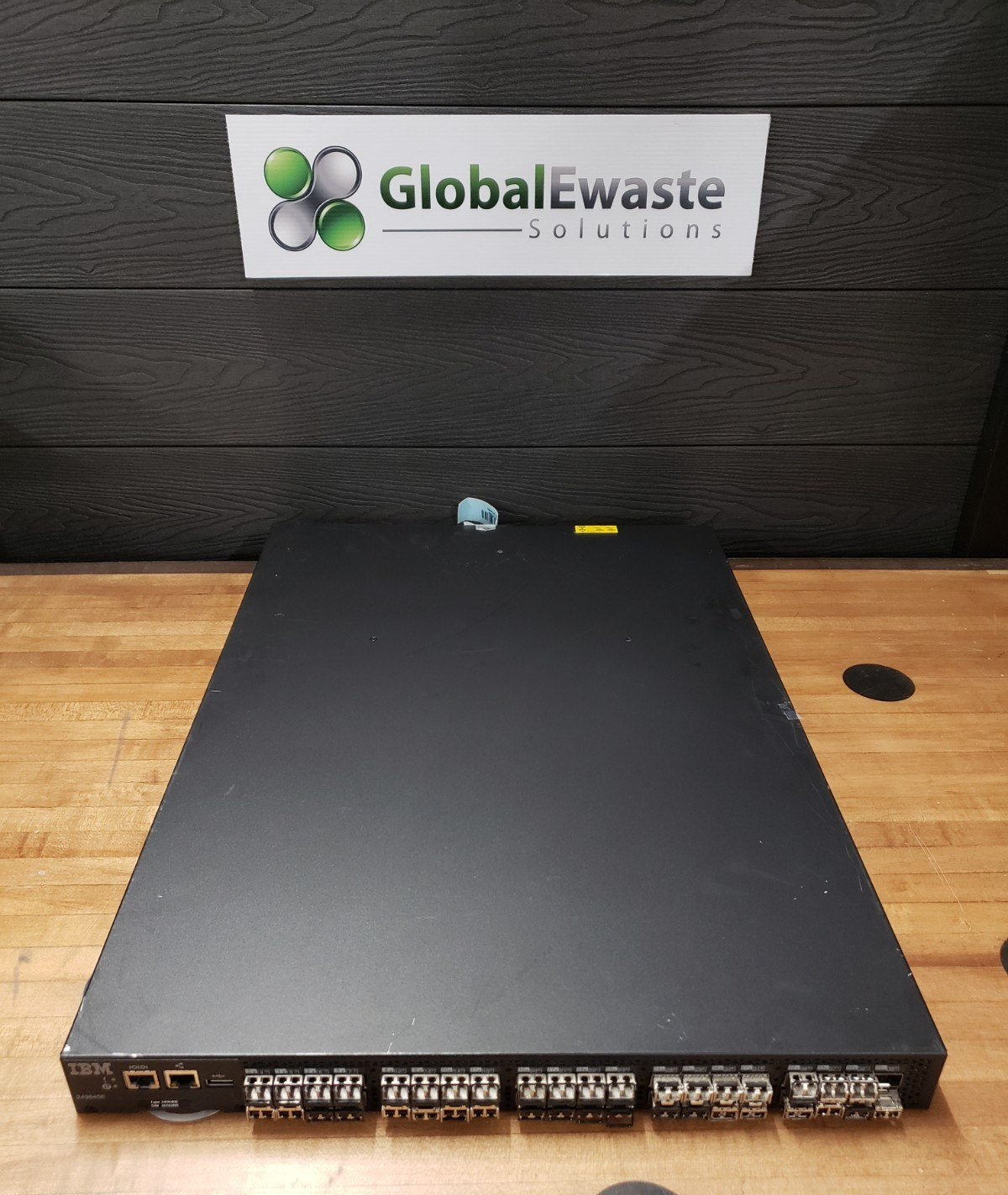 IBM 249840E 2498-B40E 40x SFP Fibre Channel Switch w/ 24x Active Ports