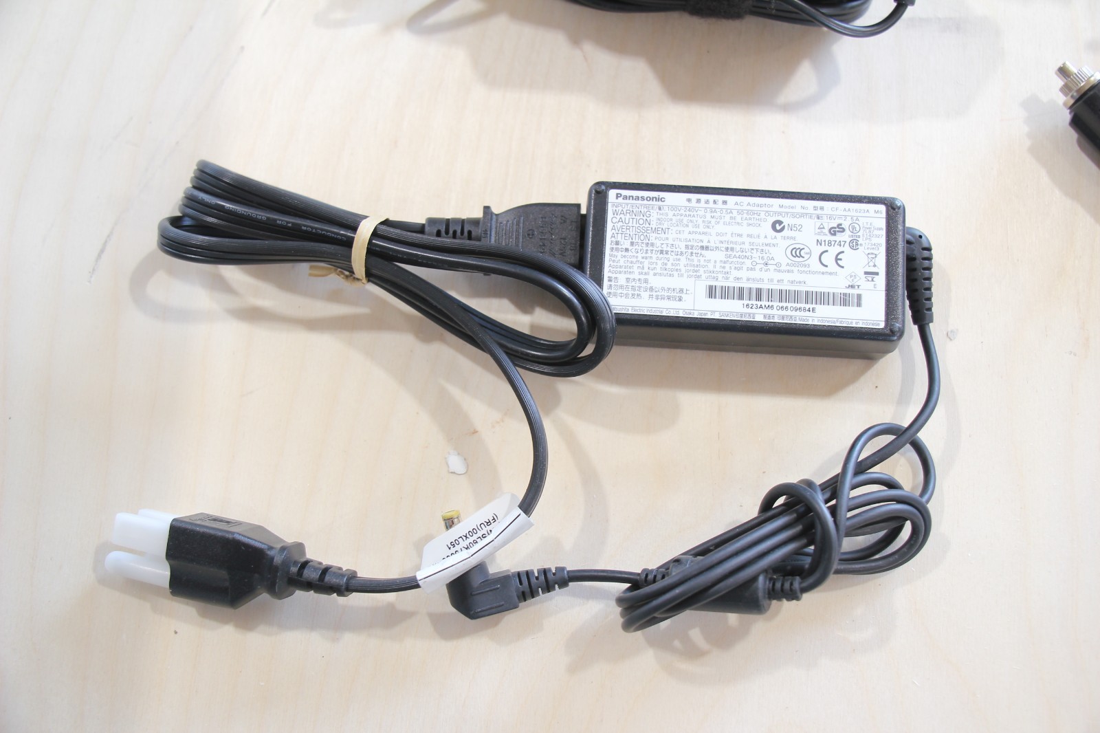 Genuine Panasonic CF-AA1623A M3 AC Power Supply Adapter 16V 2.5A 40W OEM w/PC