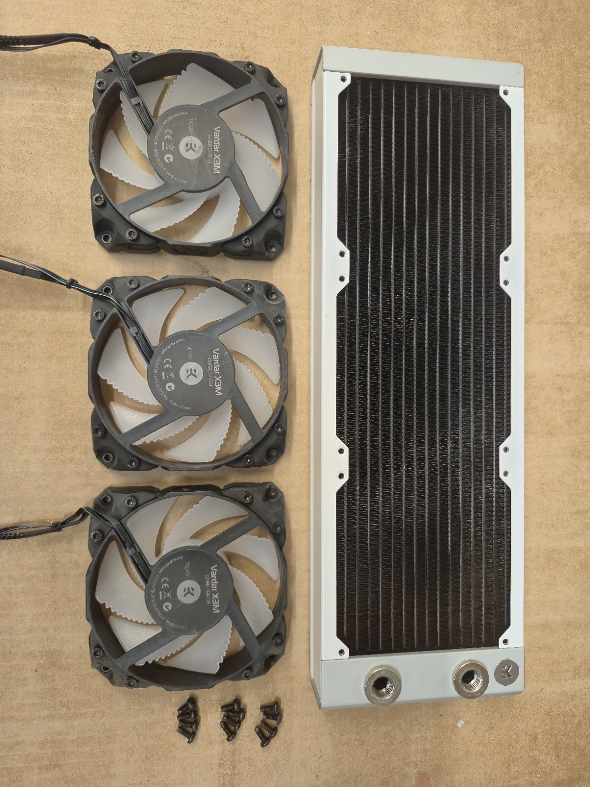 EK-Quantum Surface P360M PC Liquid Cooling Radiator With 3X EKWB Vardar X3M Fans