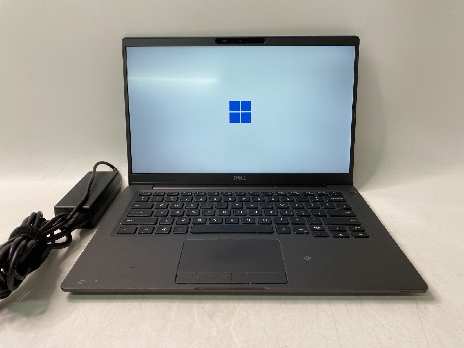 PARTS - Dell Latitude 7400 i7-8665U 16GB DDR4 256GB M.2 W11P w/AC Bad USB Port