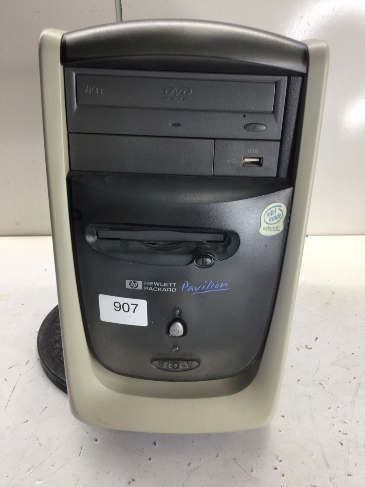 HP Pavilion XE763 Intel Celeron 700MHz 512MB NO HDD