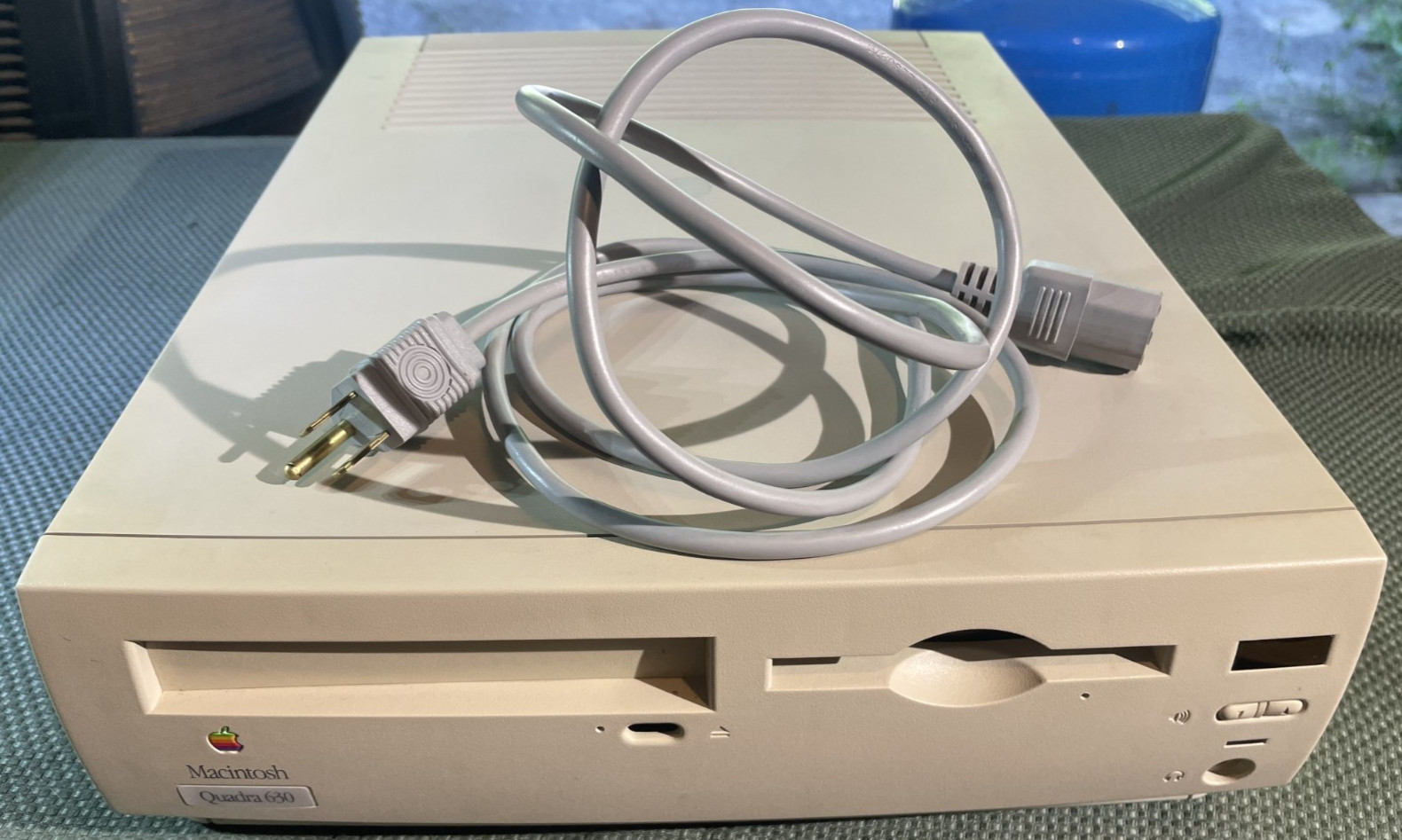 Apple Macintosh Quadra 630 - 20MB RAM, Ethernet, MS Office Suite, System 7.5.3