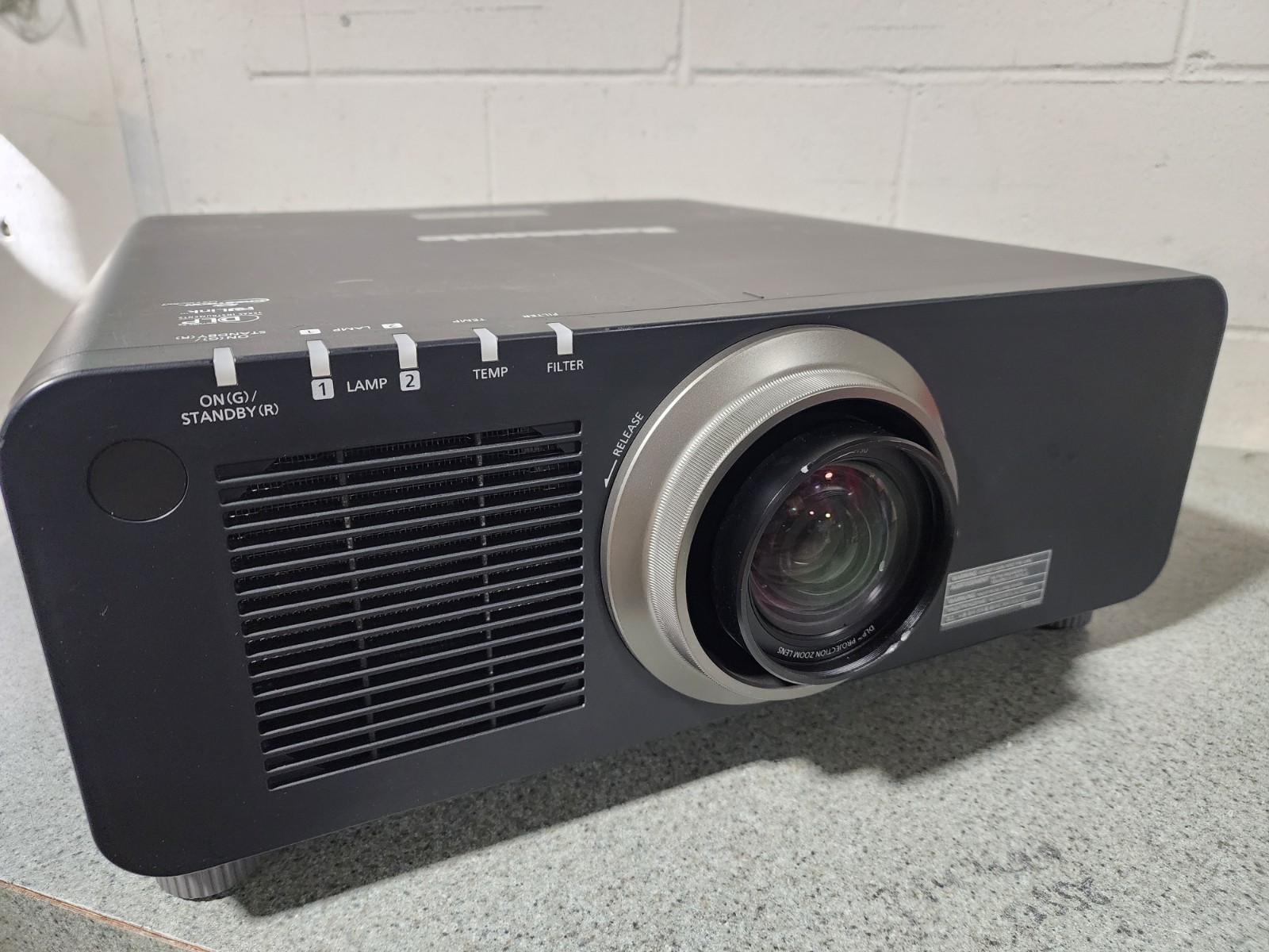 Panasonic DLP PT-DZ870 WUXGA Projector