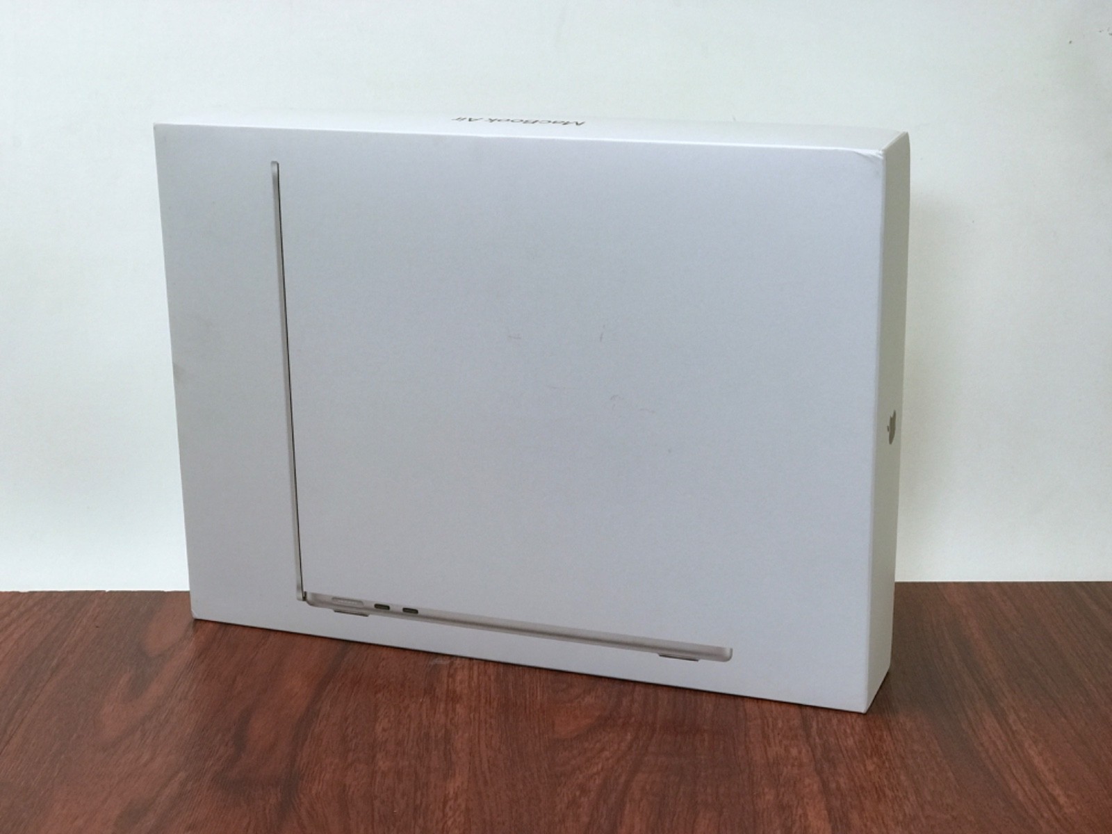 Near-Perfect 2022 Apple MacBook Air 13" M2 Upgraded 16GB Model -1-Year Warranty